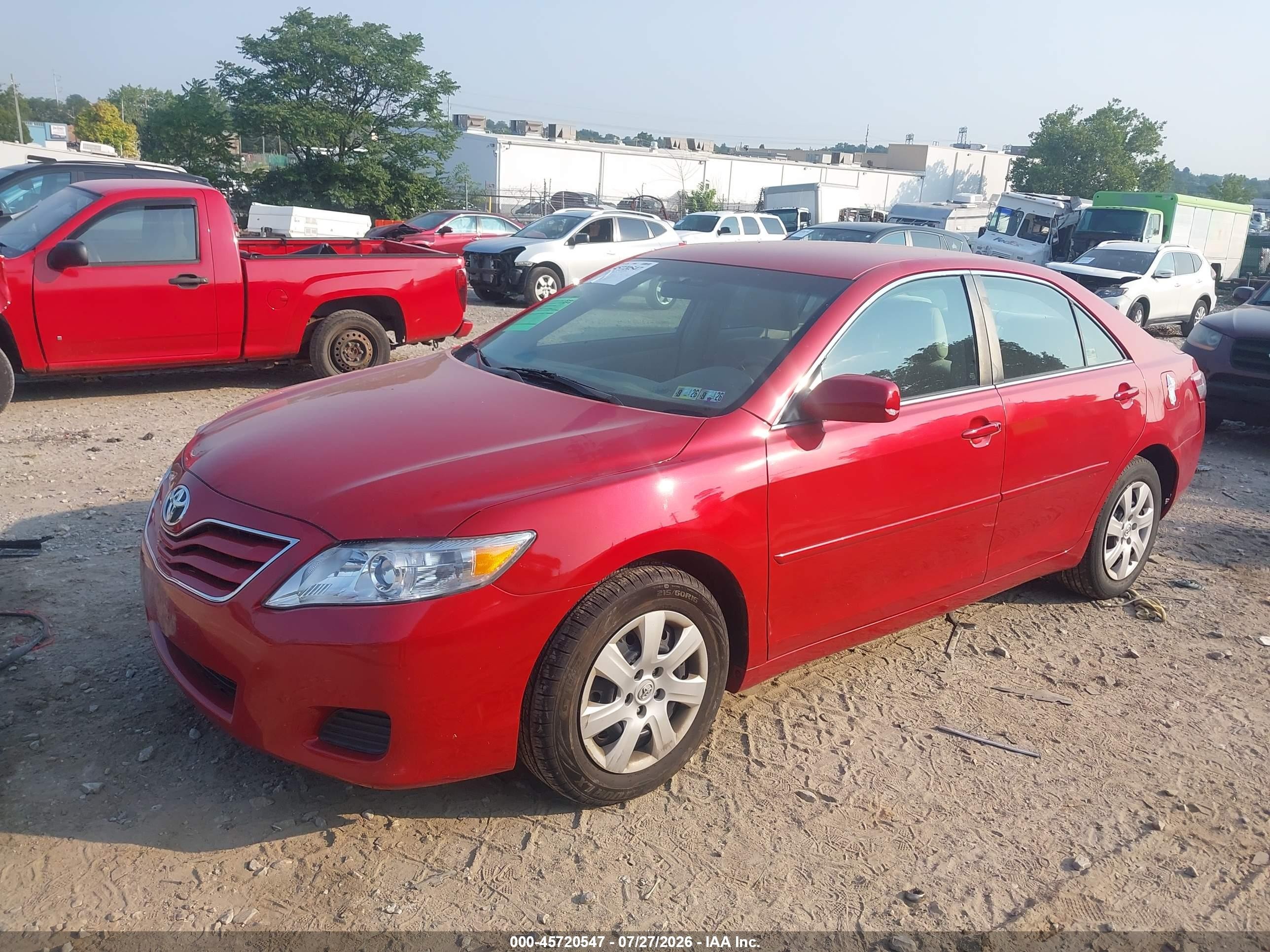 2011 Toyota Camry Le Red vin: 4T1BF3EK4BU686697