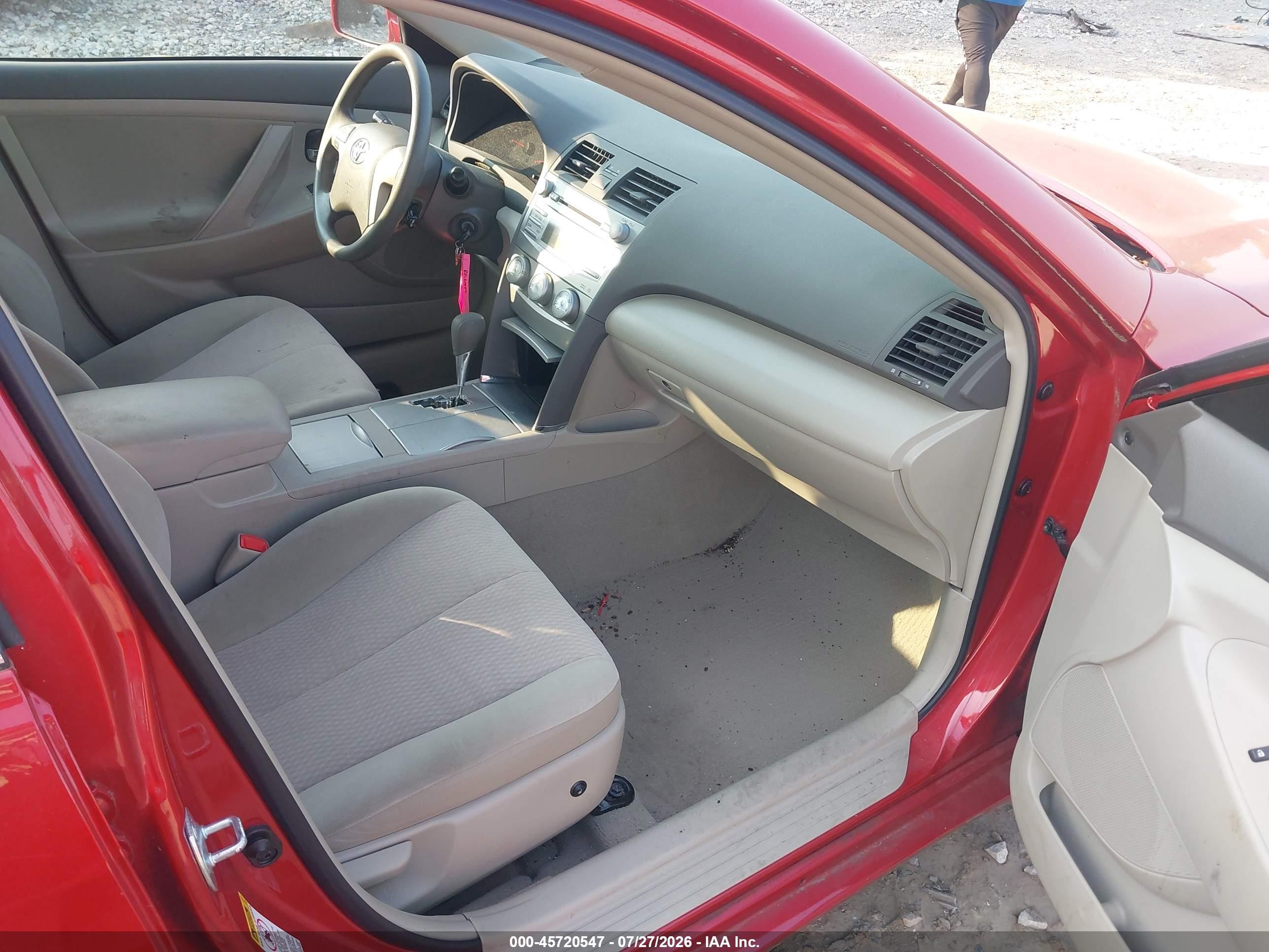 2011 Toyota Camry Le Red vin: 4T1BF3EK4BU686697