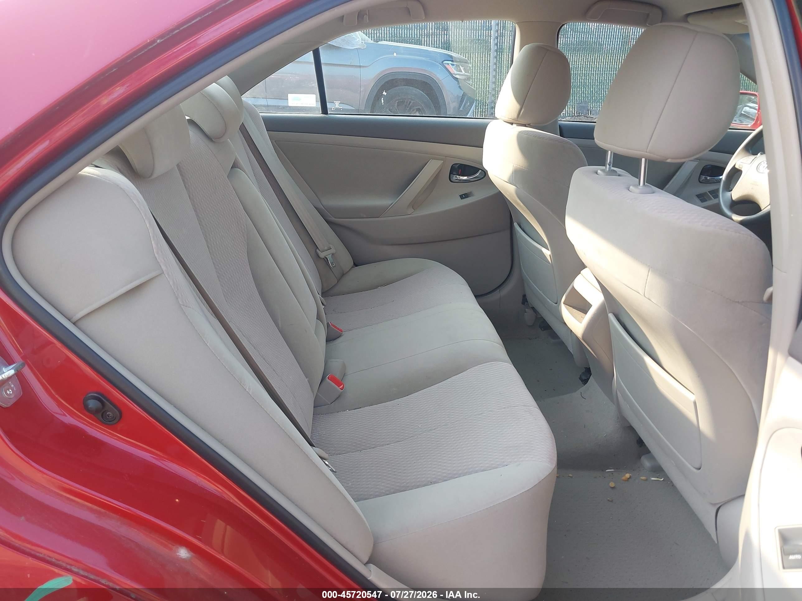 2011 Toyota Camry Le Red vin: 4T1BF3EK4BU686697
