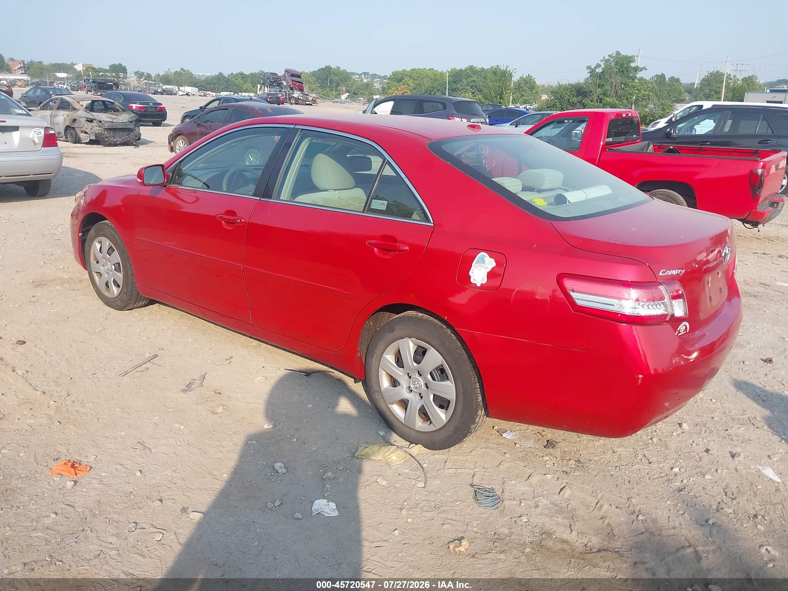 2011 Toyota Camry Le Red vin: 4T1BF3EK4BU686697
