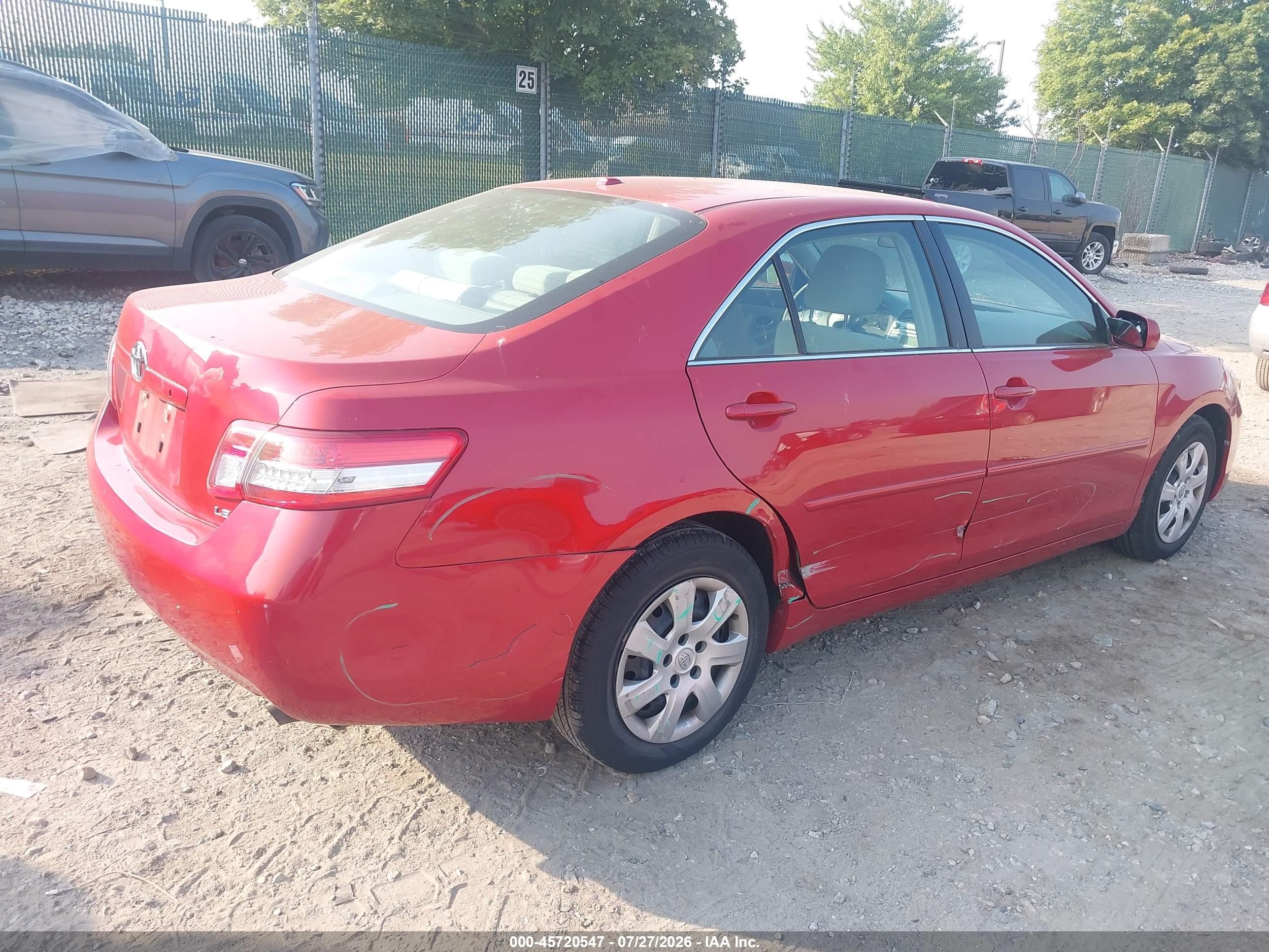 2011 Toyota Camry Le Red vin: 4T1BF3EK4BU686697