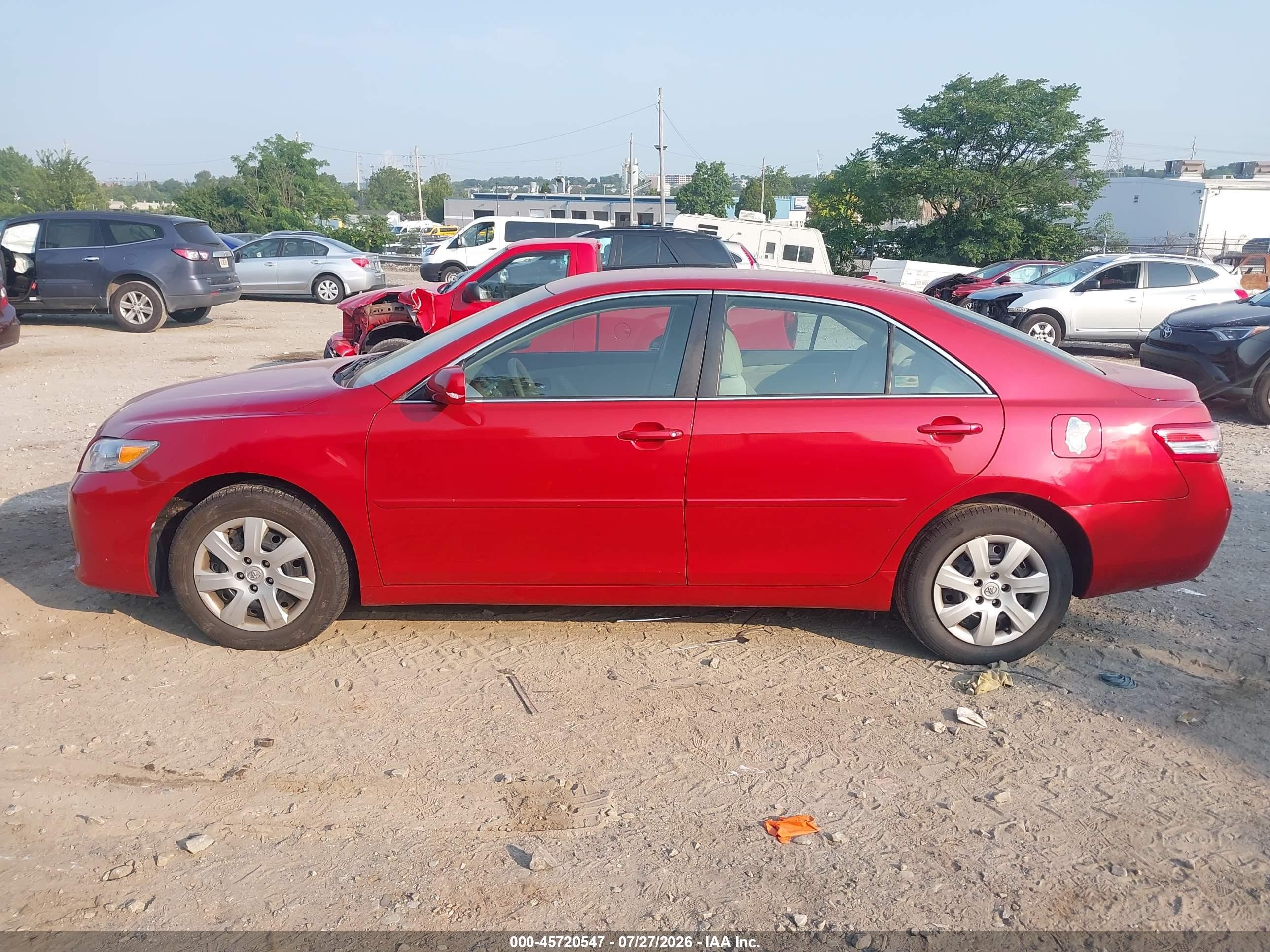 2011 Toyota Camry Le Red vin: 4T1BF3EK4BU686697