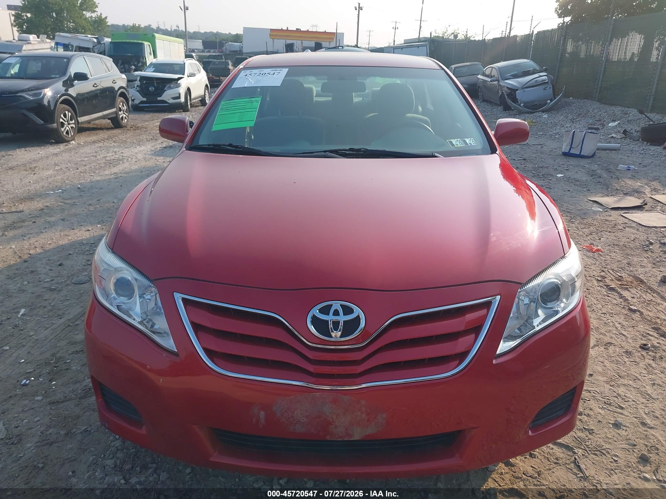 2011 Toyota Camry Le Red vin: 4T1BF3EK4BU686697