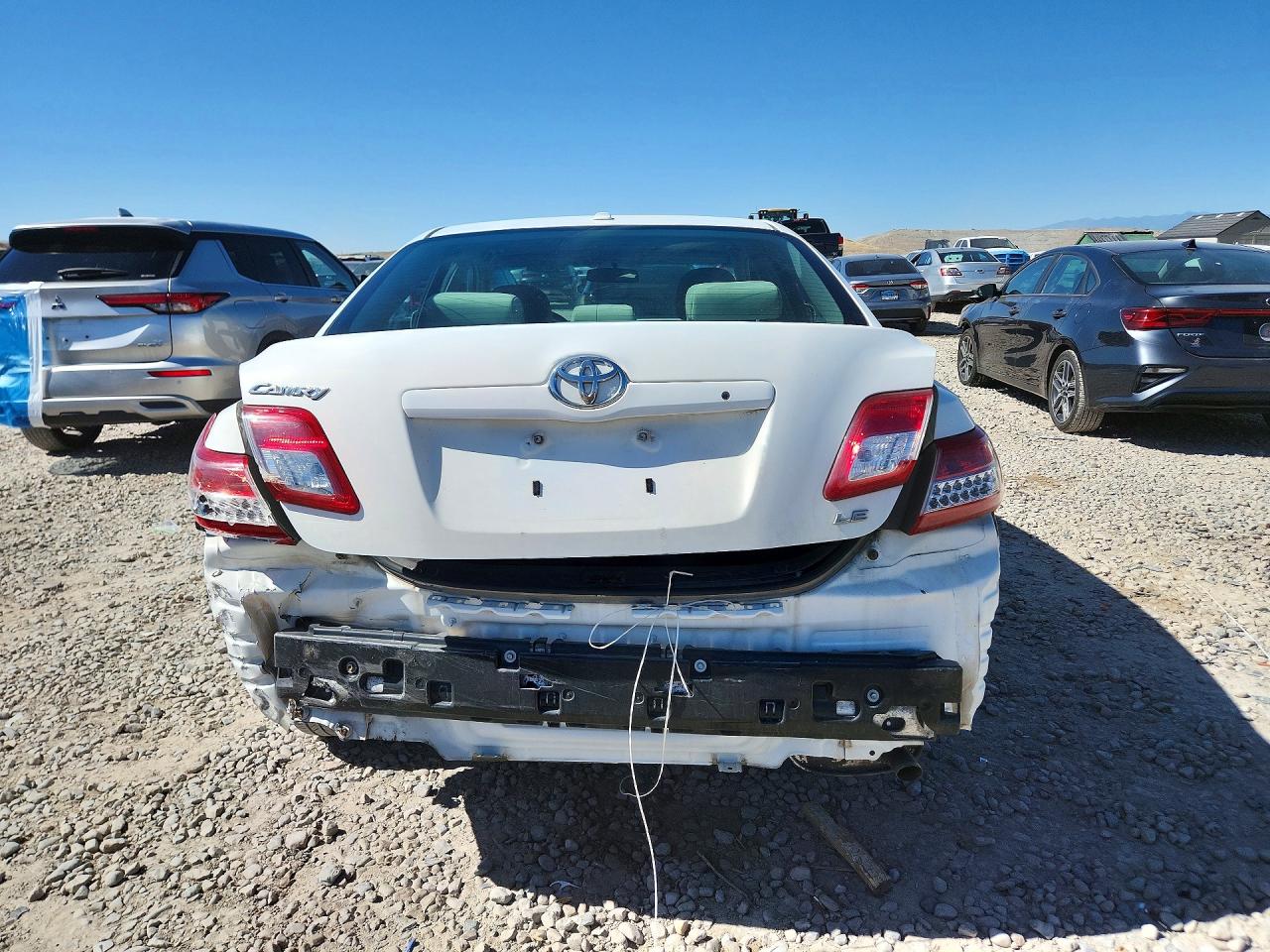 2011 Toyota Camry Le White vin: 4T1BF3EK4BU709086