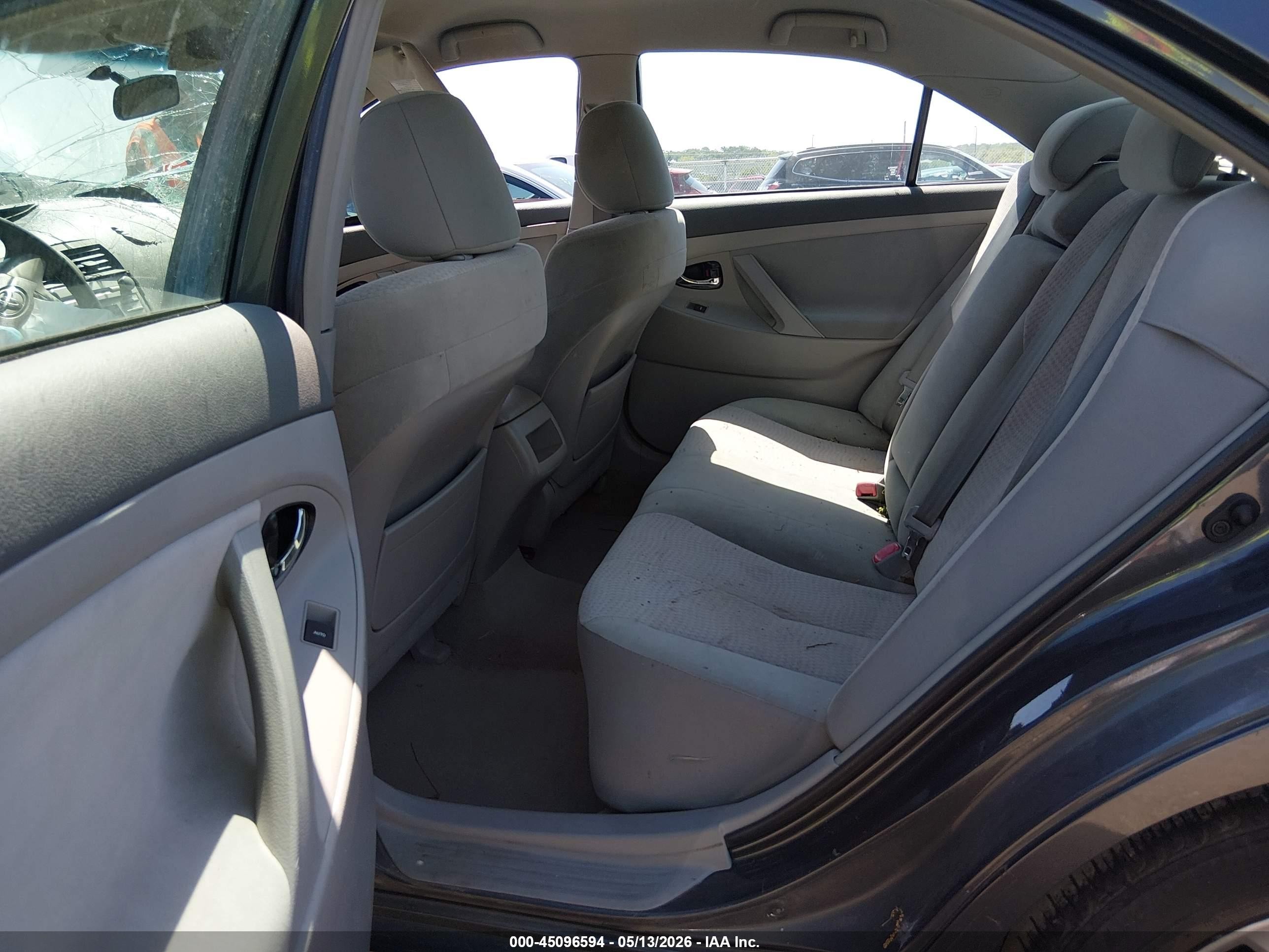 2011 Toyota Camry Le Gray vin: 4T1BF3EK4BU711257