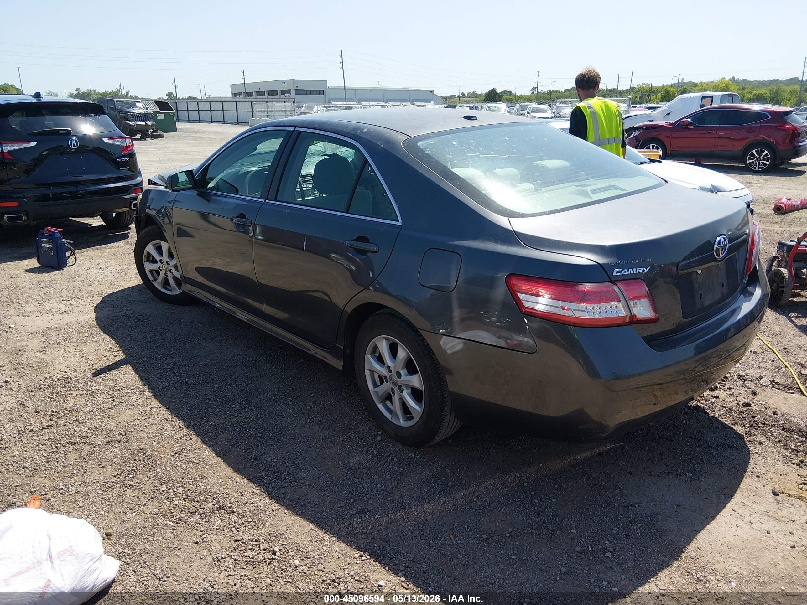 2011 Toyota Camry Le Gray vin: 4T1BF3EK4BU711257