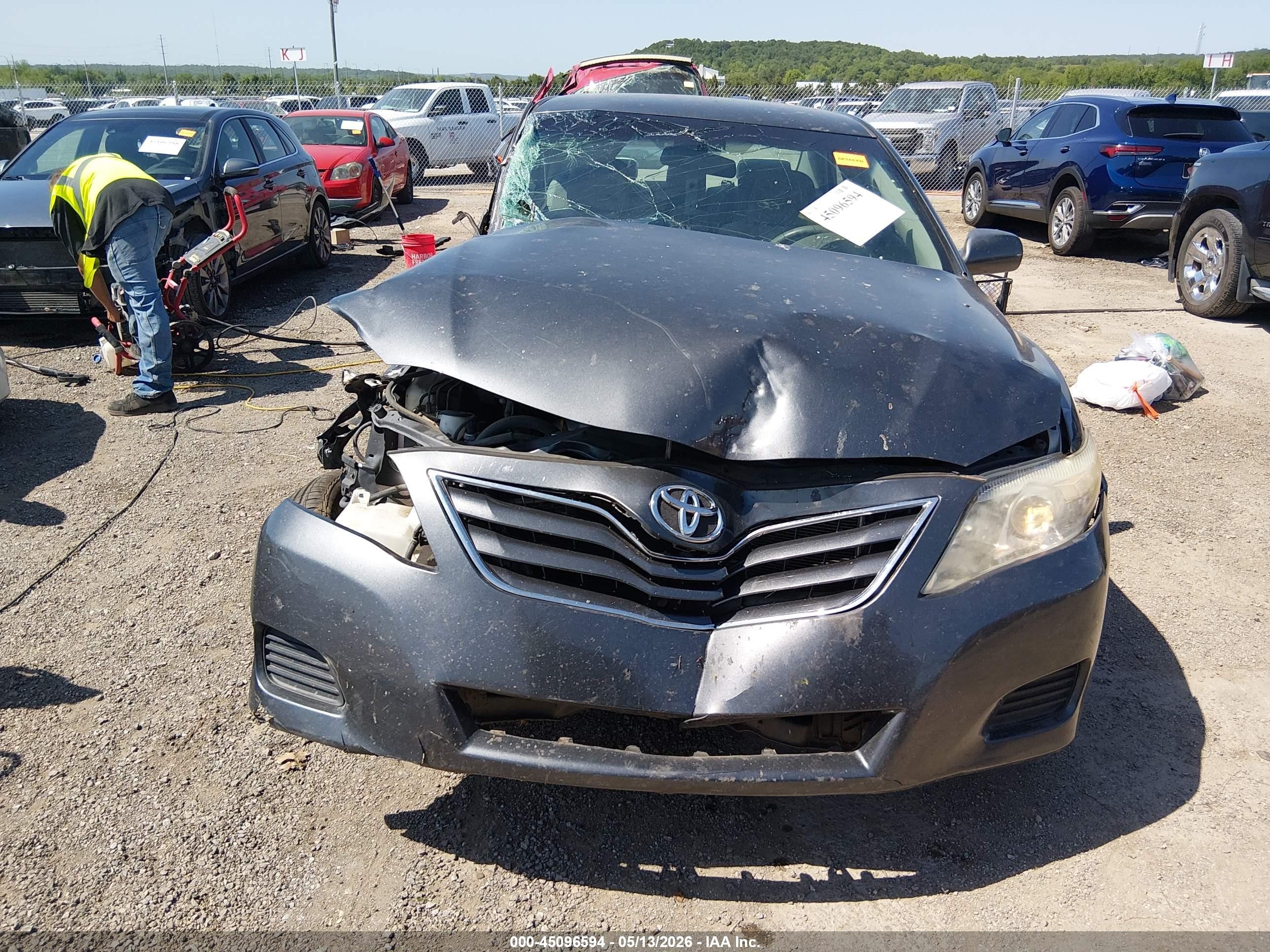 2011 Toyota Camry Le Gray vin: 4T1BF3EK4BU711257