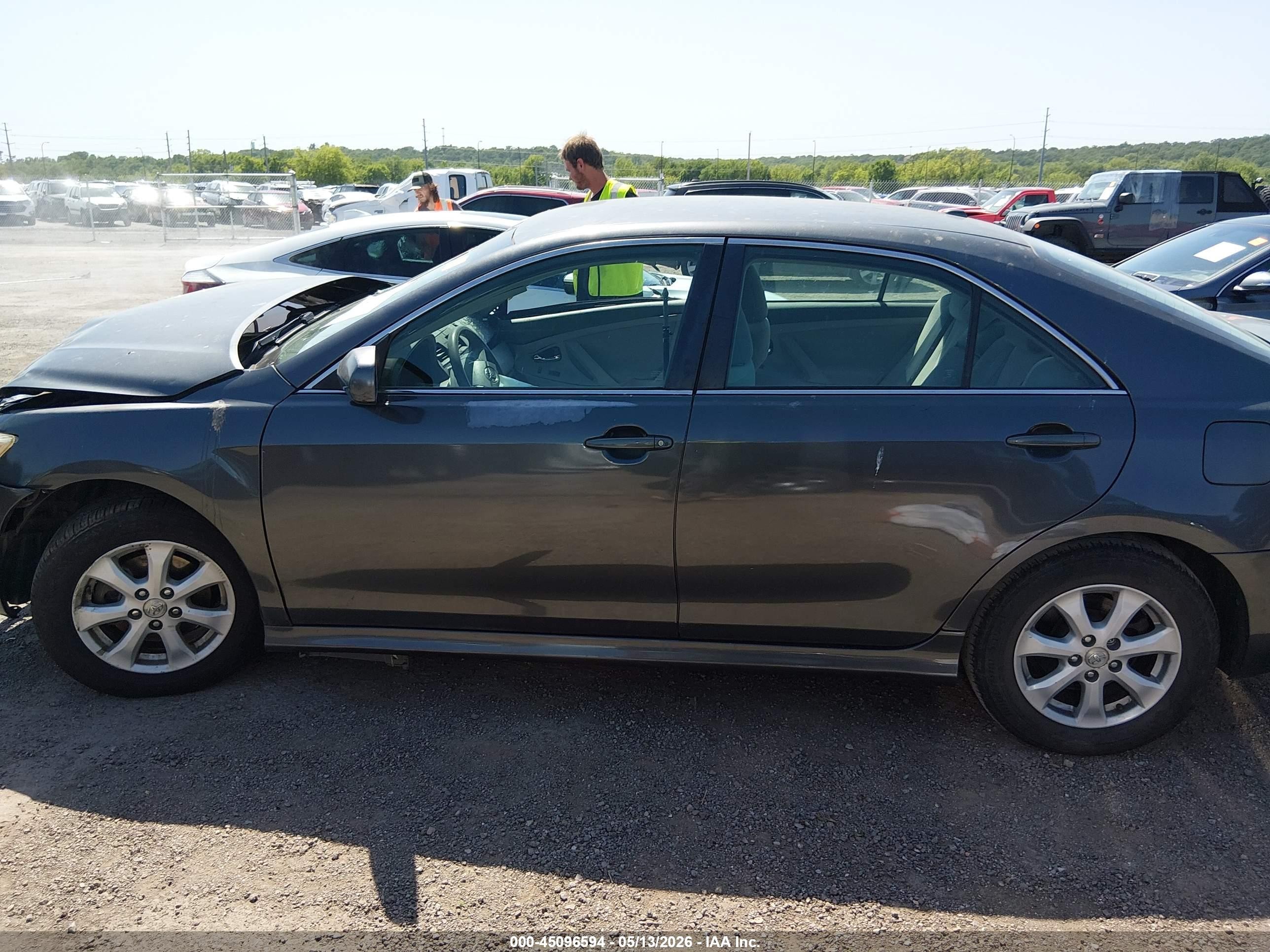 2011 Toyota Camry Le Gray vin: 4T1BF3EK4BU711257