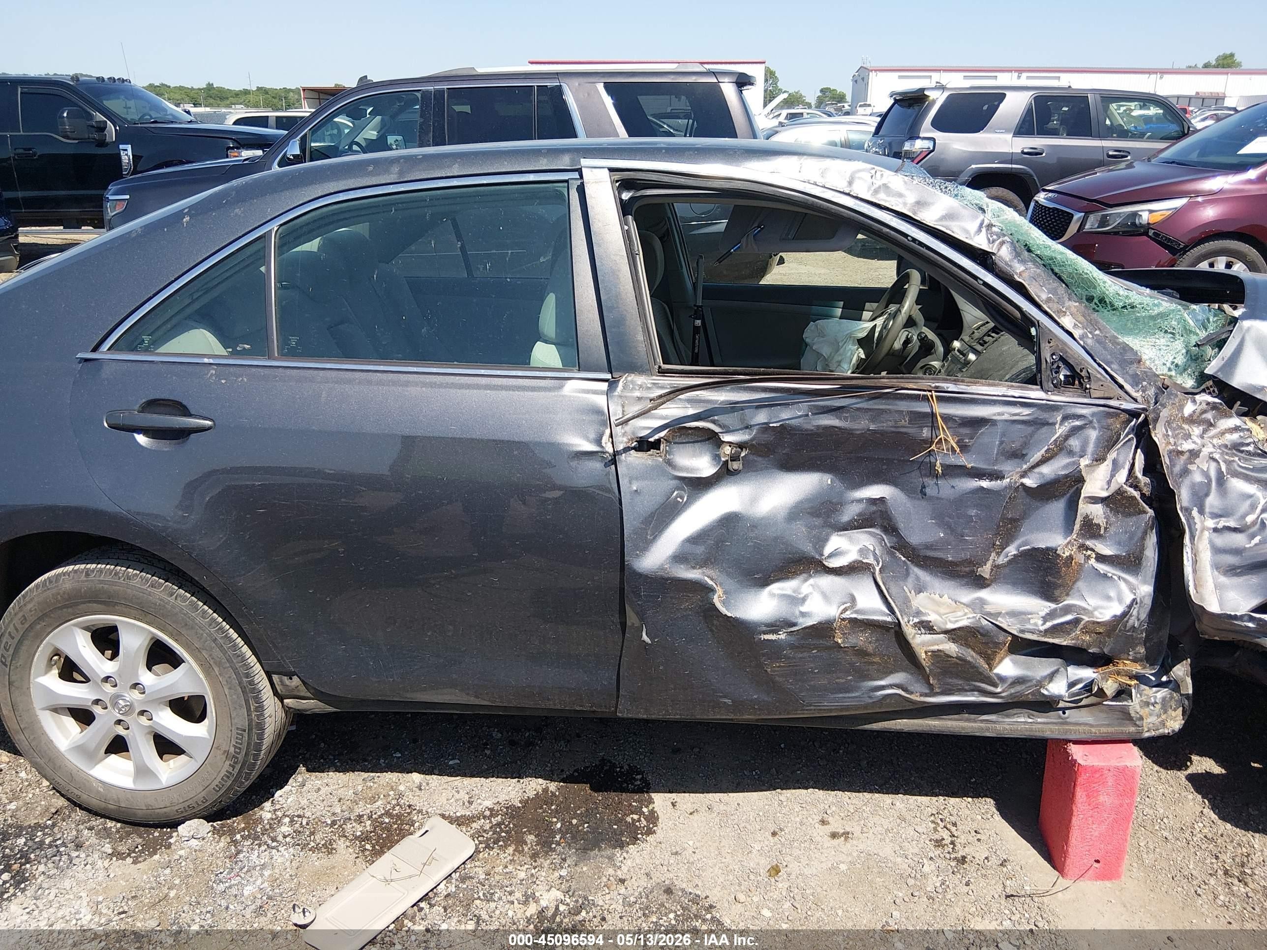 2011 Toyota Camry Le Gray vin: 4T1BF3EK4BU711257