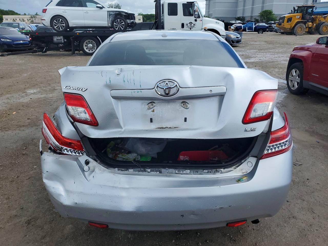 2011 Toyota Camry Le Silver vin: 4T1BF3EK4BU720458