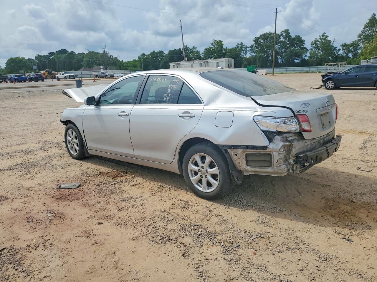 2011 Toyota Camry Le Серебряный vin: 4T1BF3EK4BU735834