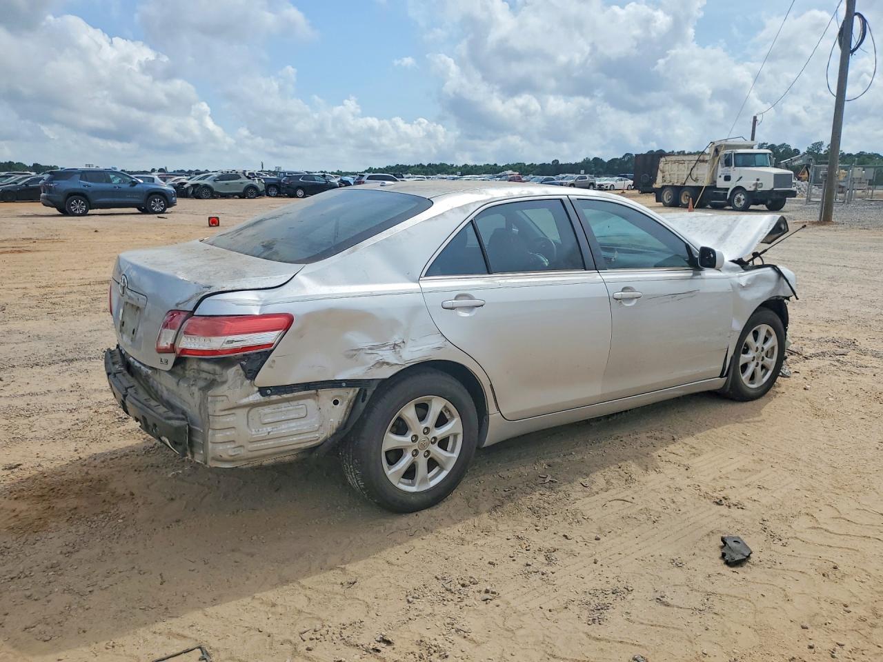 2011 Toyota Camry Le Серебряный vin: 4T1BF3EK4BU735834