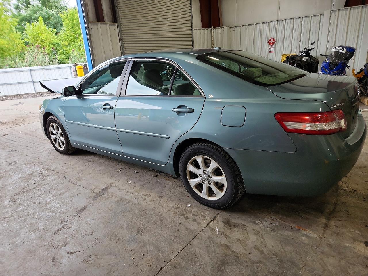 2011 Toyota Camry Le Turquoise vin: 4T1BF3EK4BU736014