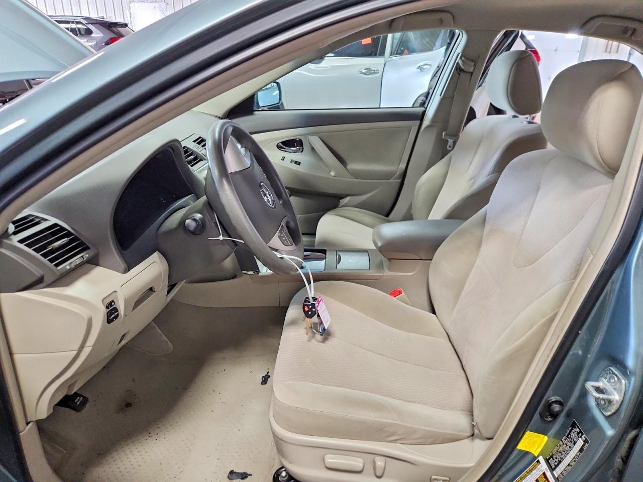 2011 Toyota Camry Le Green vin: 4T1BF3EK4BU744999