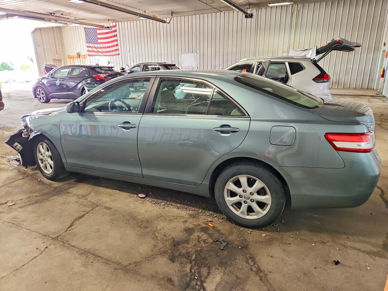 2011 Toyota Camry Le Green vin: 4T1BF3EK4BU744999