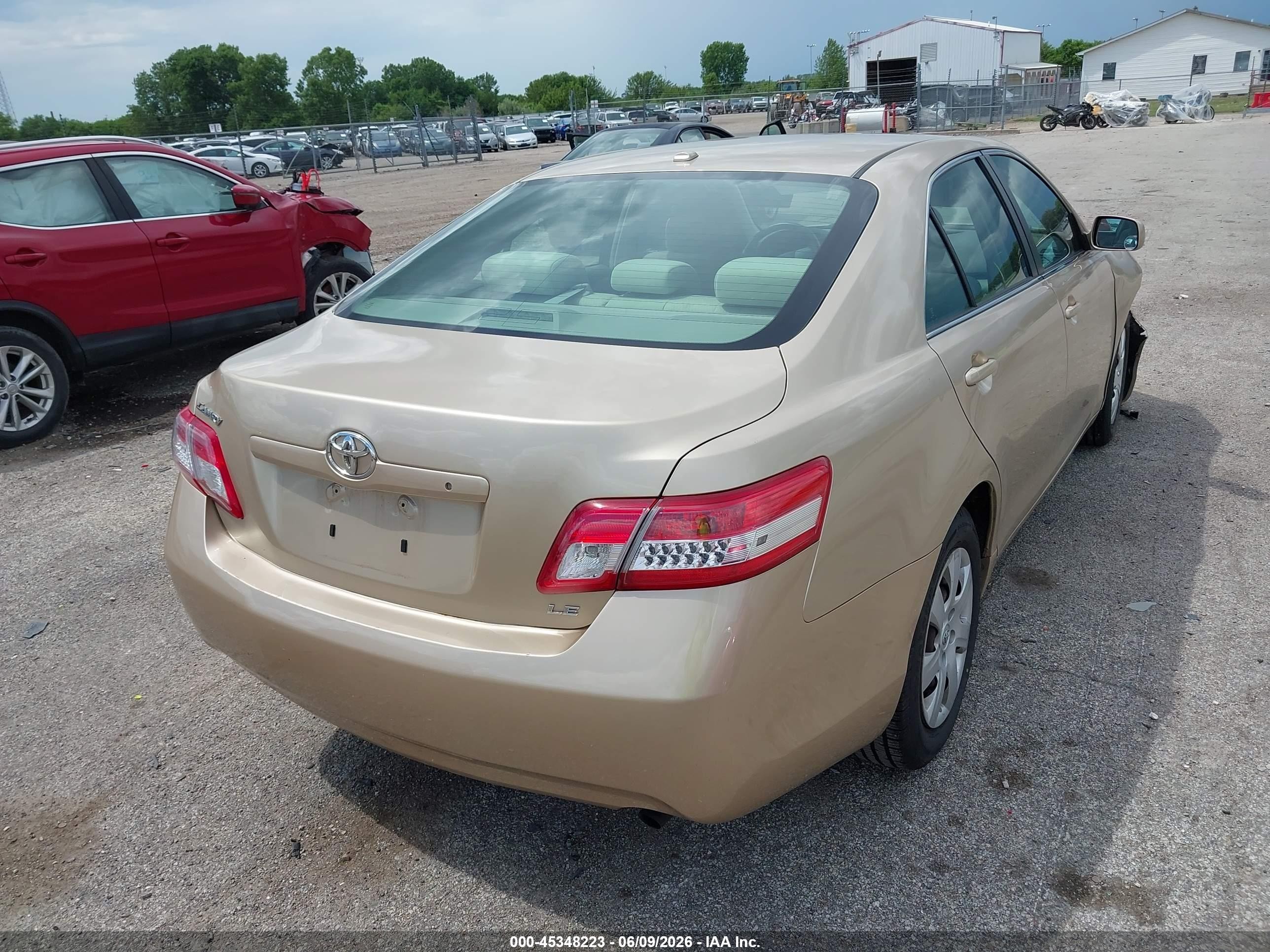 2011 Toyota Camry Le Gold vin: 4T1BF3EK4BU745022