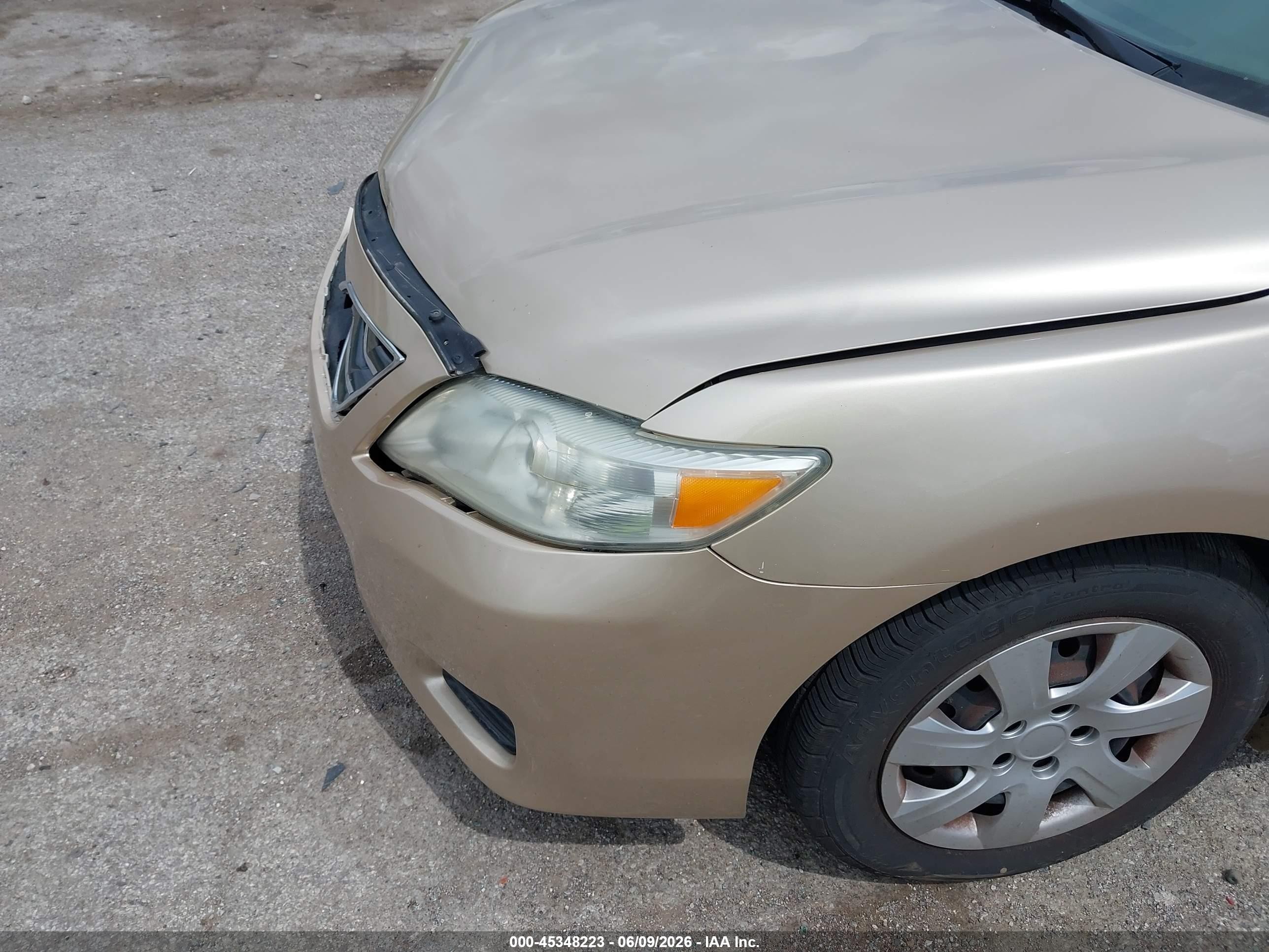 2011 Toyota Camry Le Gold vin: 4T1BF3EK4BU745022