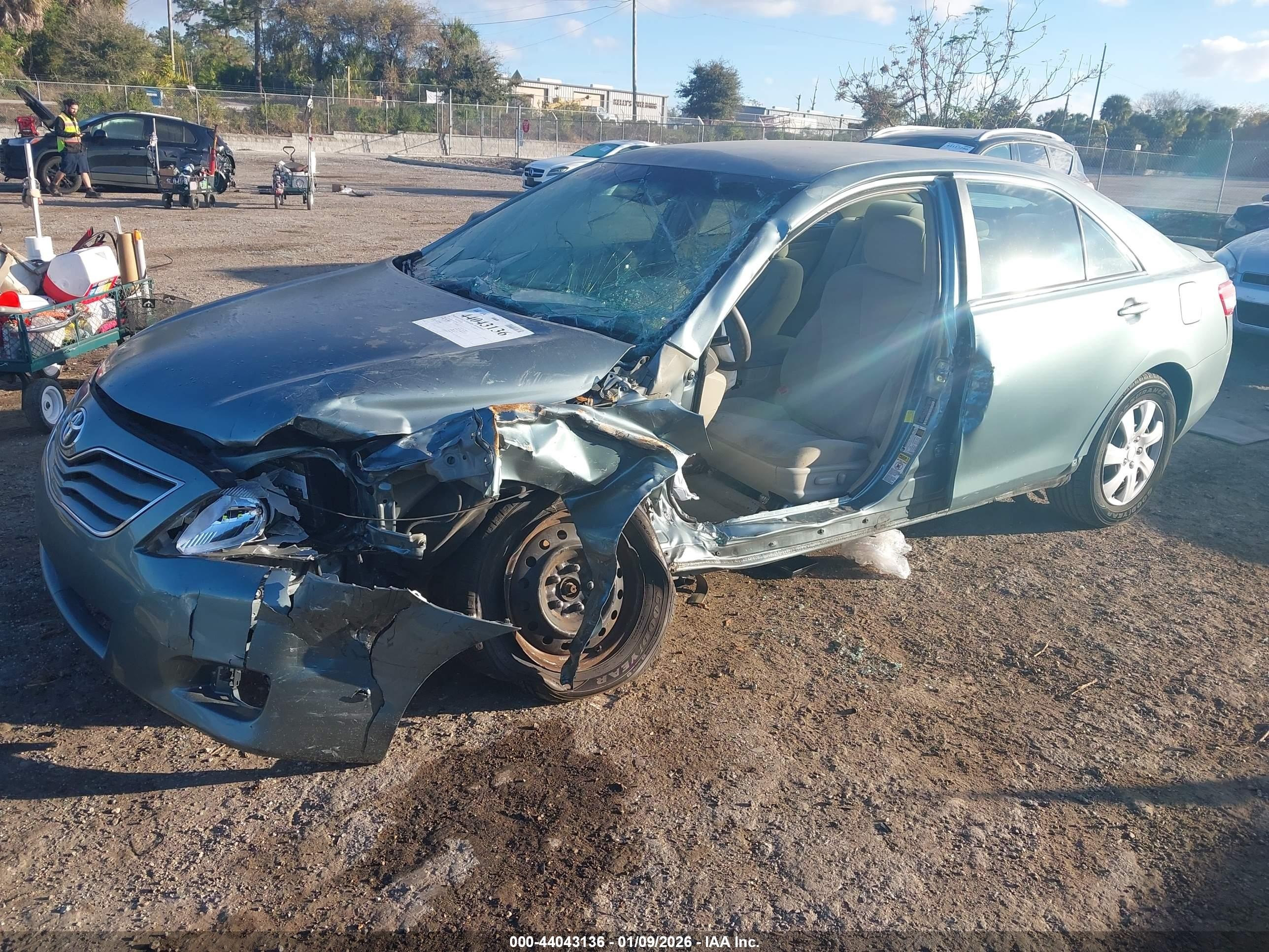 2011 Toyota Camry Le Light Blue vin: 4T1BF3EK4BU752472