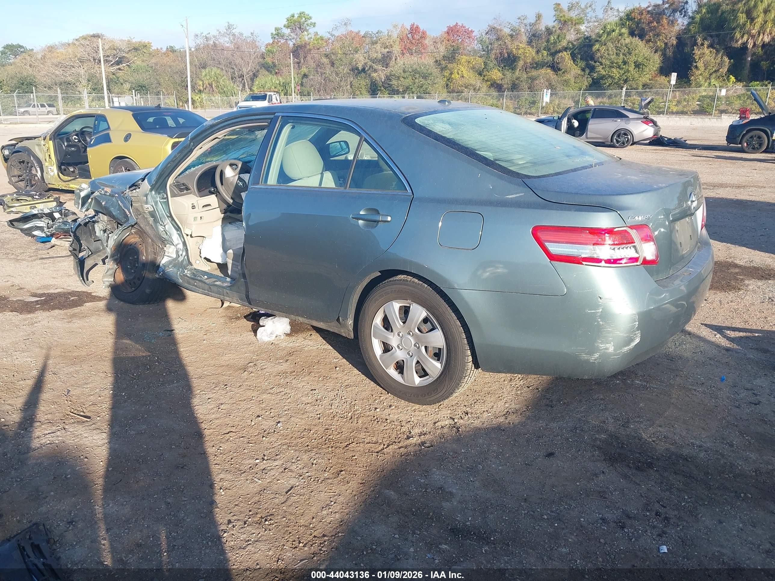 2011 Toyota Camry Le Light Blue vin: 4T1BF3EK4BU752472