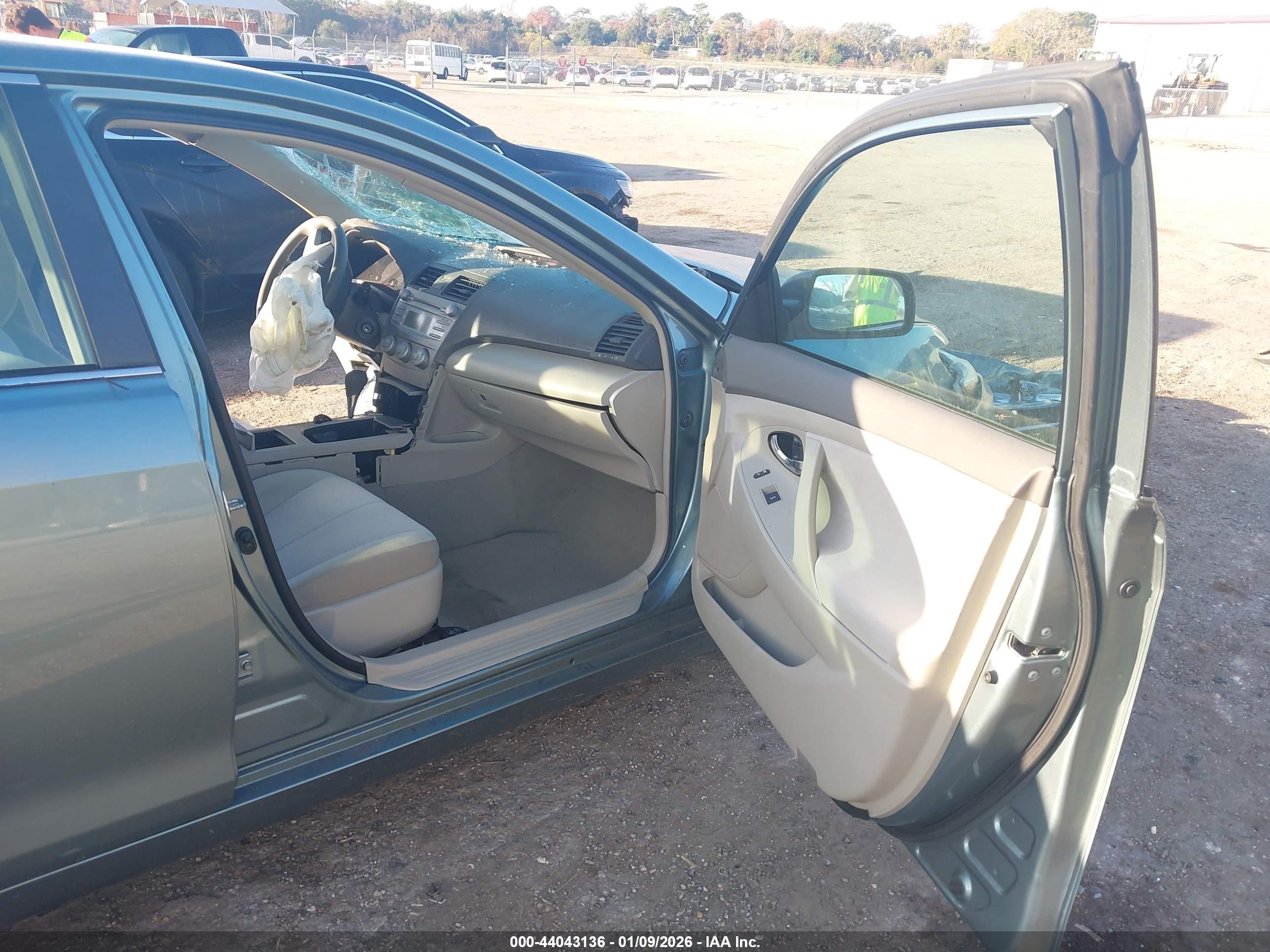 2011 Toyota Camry Le Light Blue vin: 4T1BF3EK4BU752472