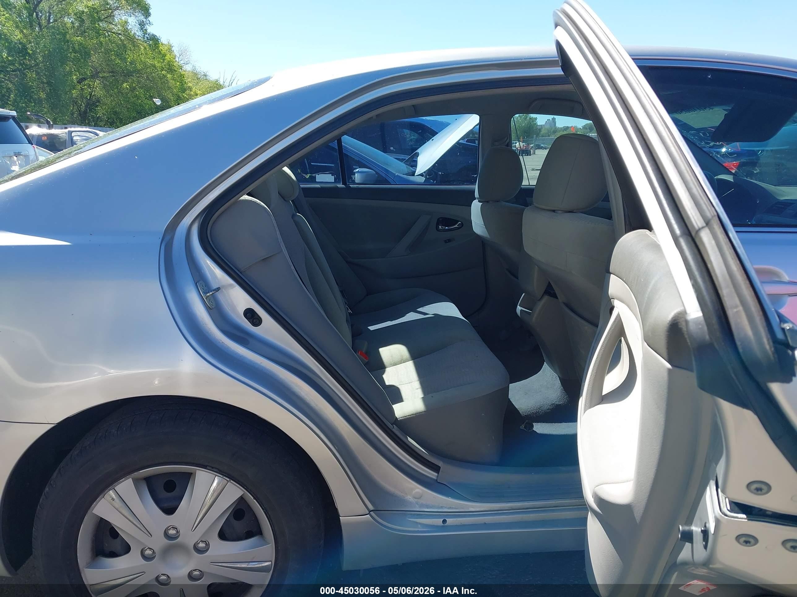 2011 Toyota Camry Le Silver vin: 4T1BF3EK4BU759812