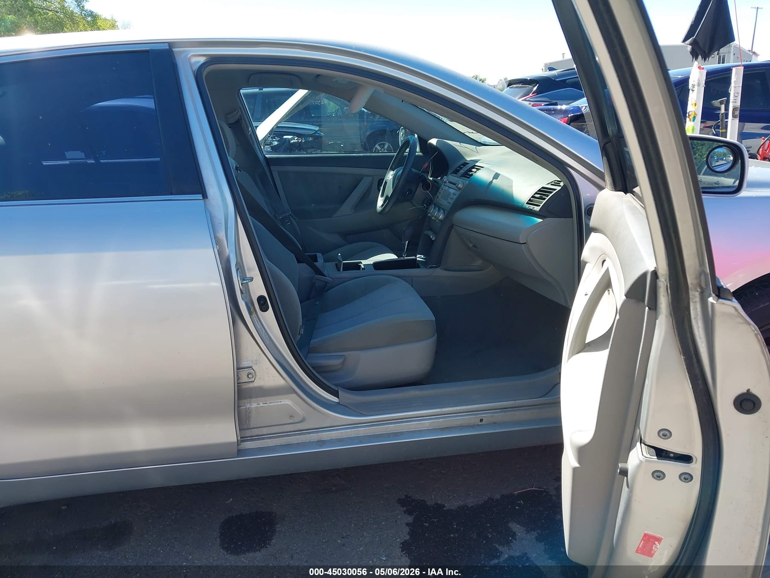 2011 Toyota Camry Le Silver vin: 4T1BF3EK4BU759812