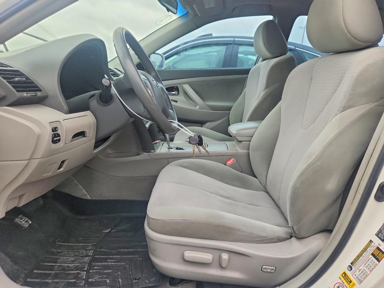 2011 Toyota Camry Le White vin: 4T1BF3EK4BU762967