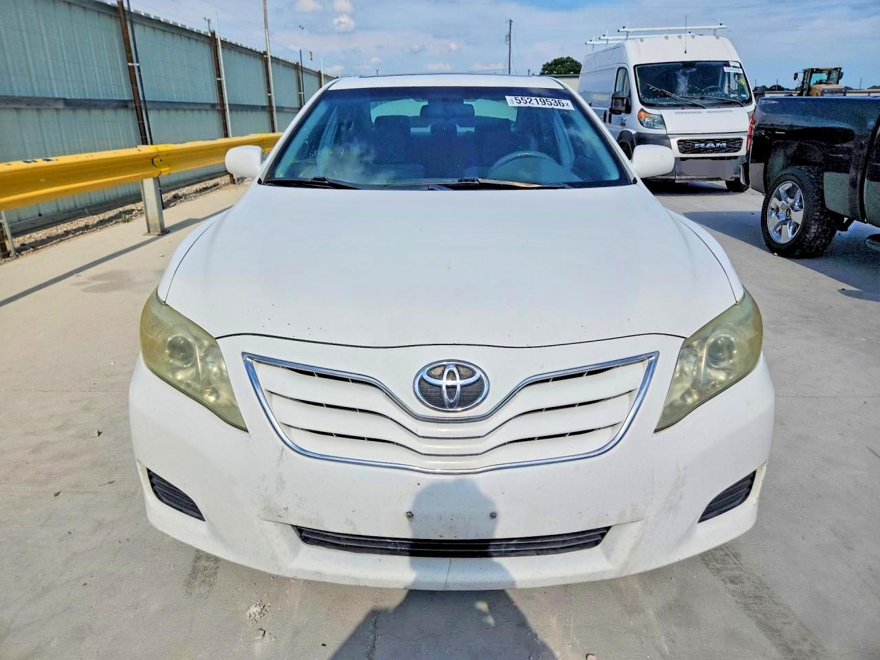 2011 Toyota Camry Le White vin: 4T1BF3EK4BU762967