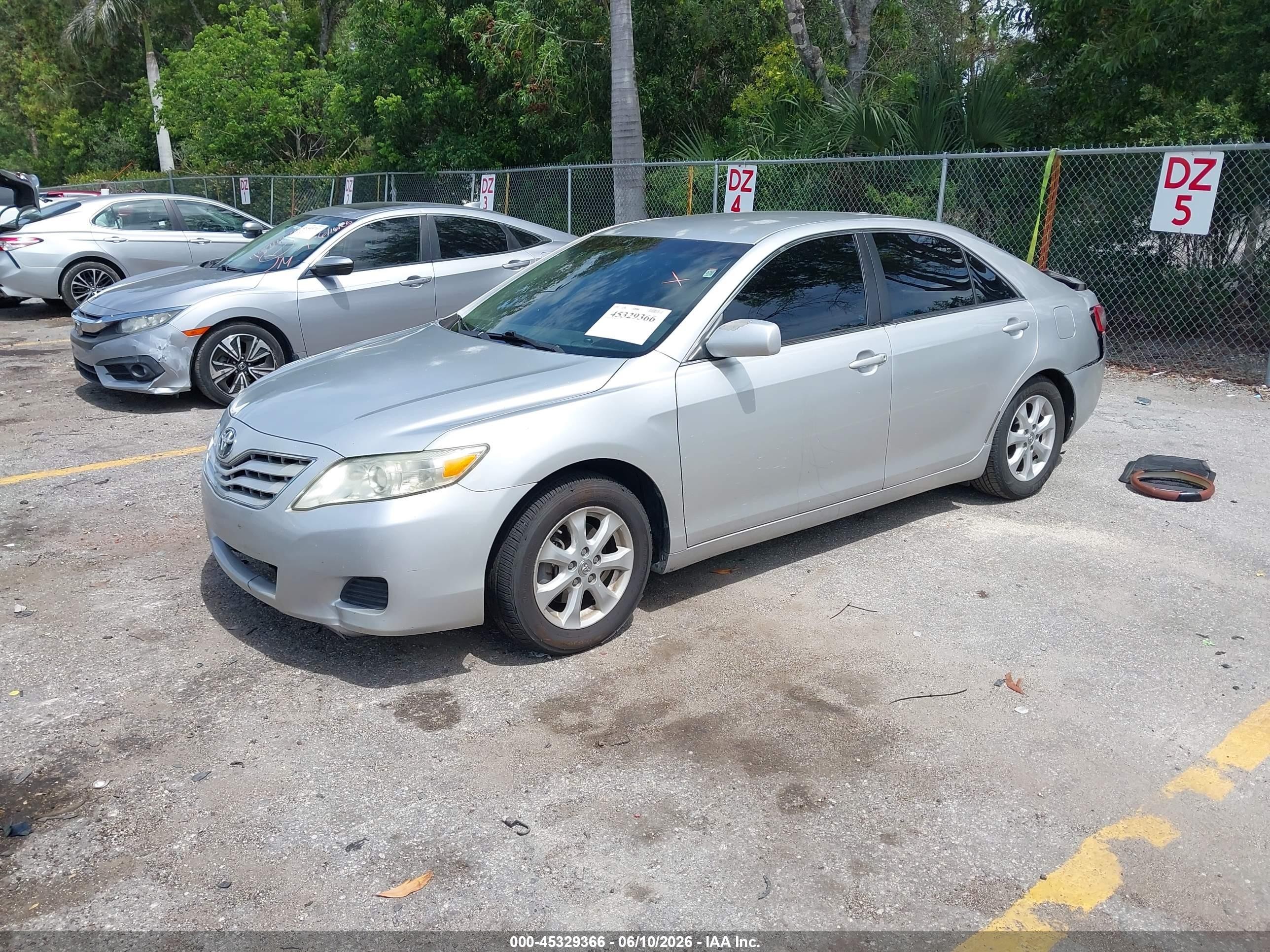 2011 Toyota Camry Le Серебряный vin: 4T1BF3EK4BU763312