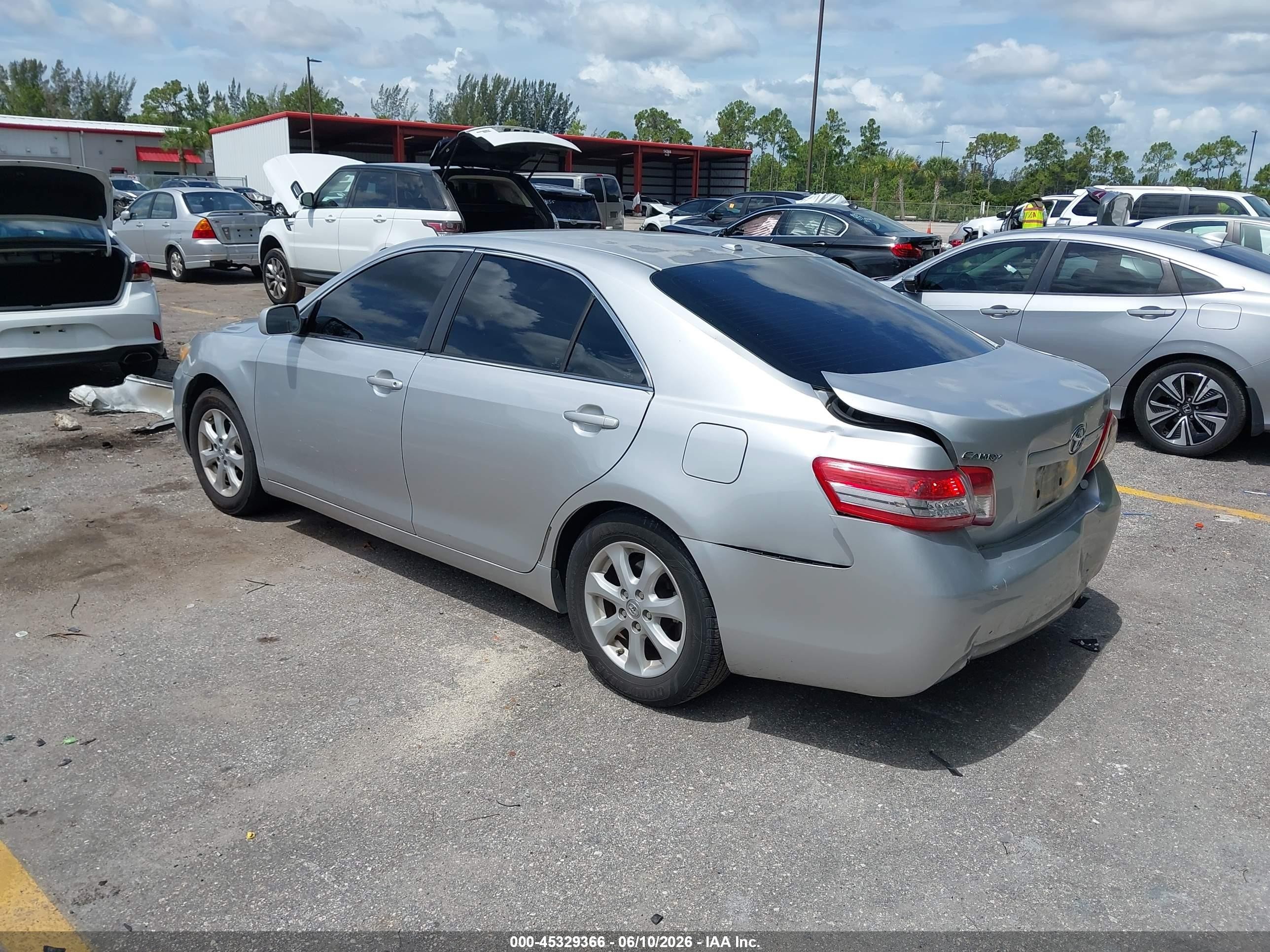 2011 Toyota Camry Le Серебряный vin: 4T1BF3EK4BU763312