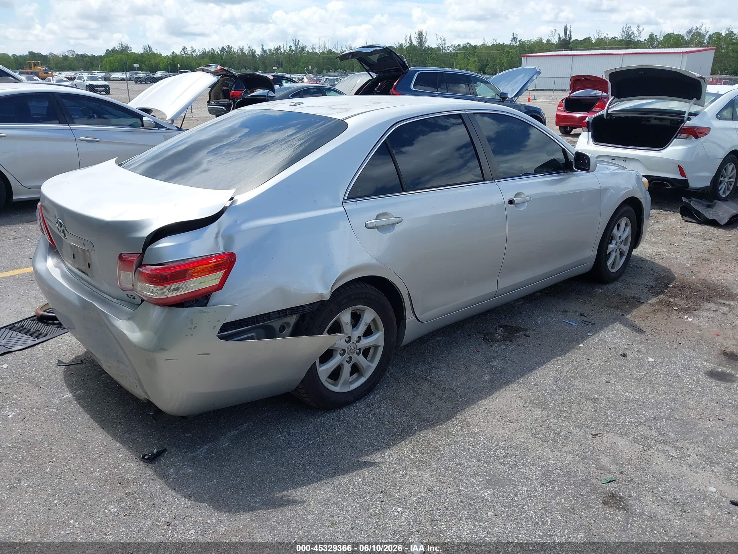 2011 Toyota Camry Le Серебряный vin: 4T1BF3EK4BU763312