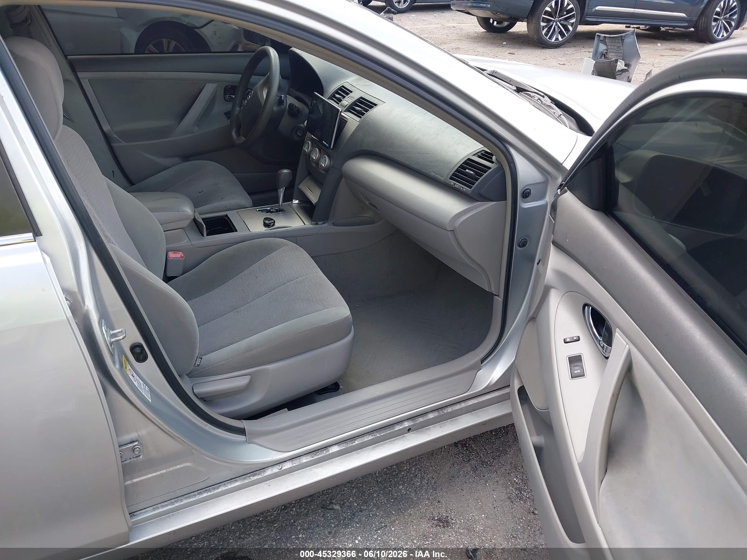 2011 Toyota Camry Le Серебряный vin: 4T1BF3EK4BU763312