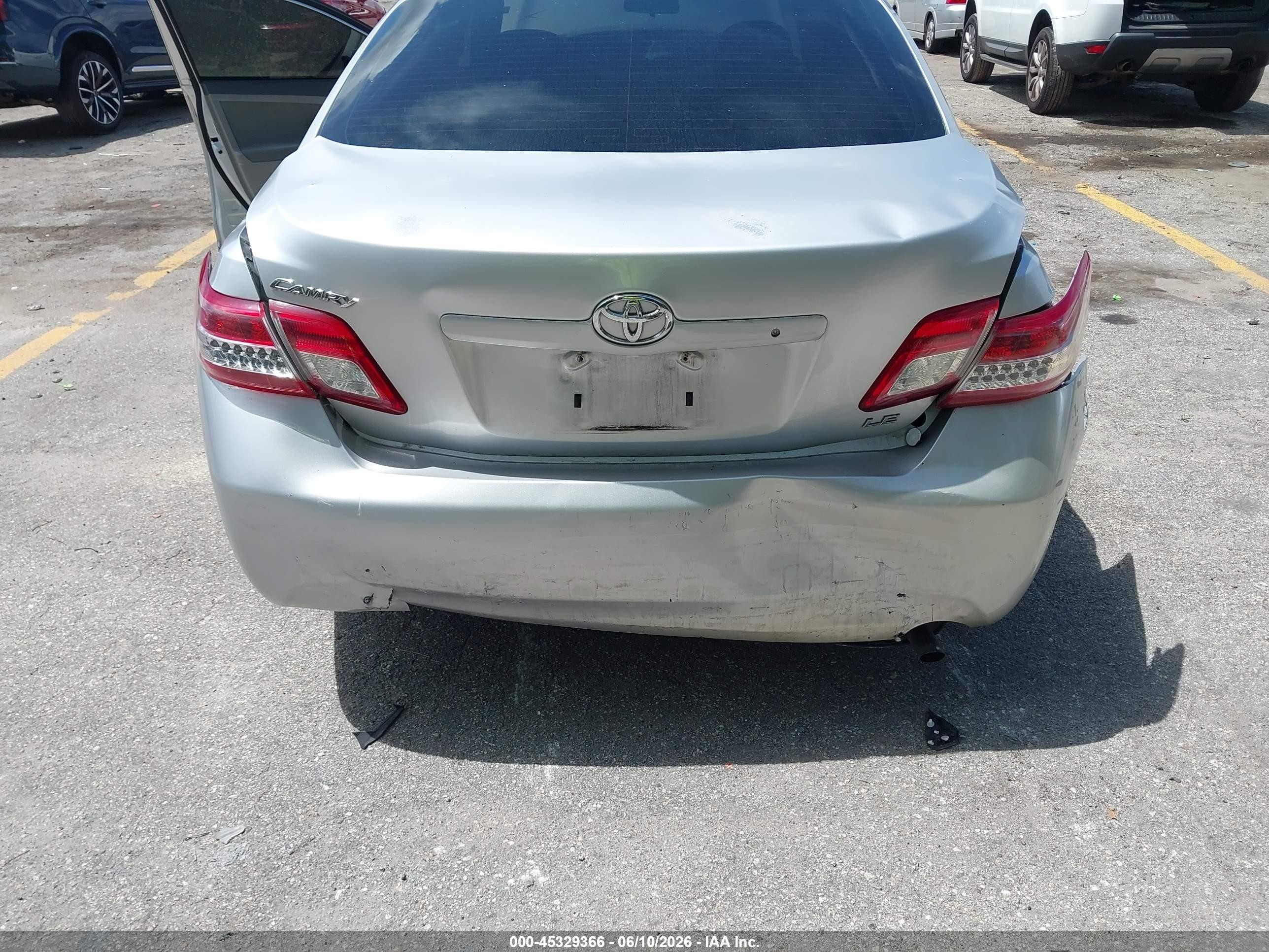 2011 Toyota Camry Le Серебряный vin: 4T1BF3EK4BU763312