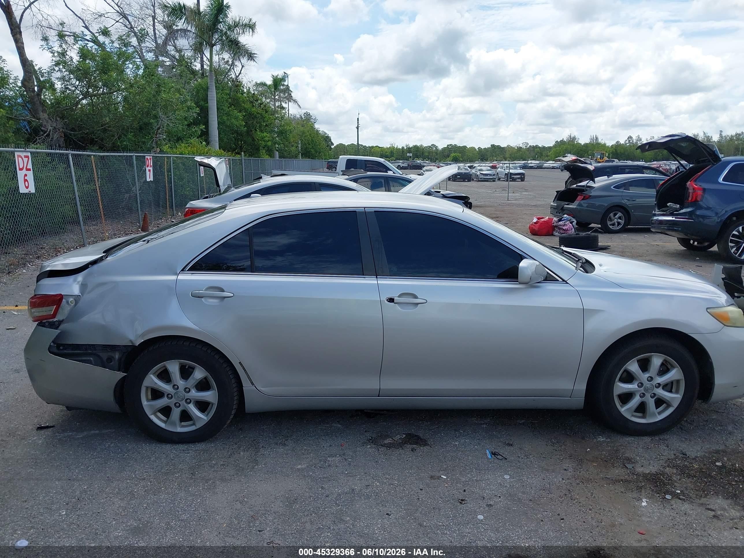 2011 Toyota Camry Le Серебряный vin: 4T1BF3EK4BU763312