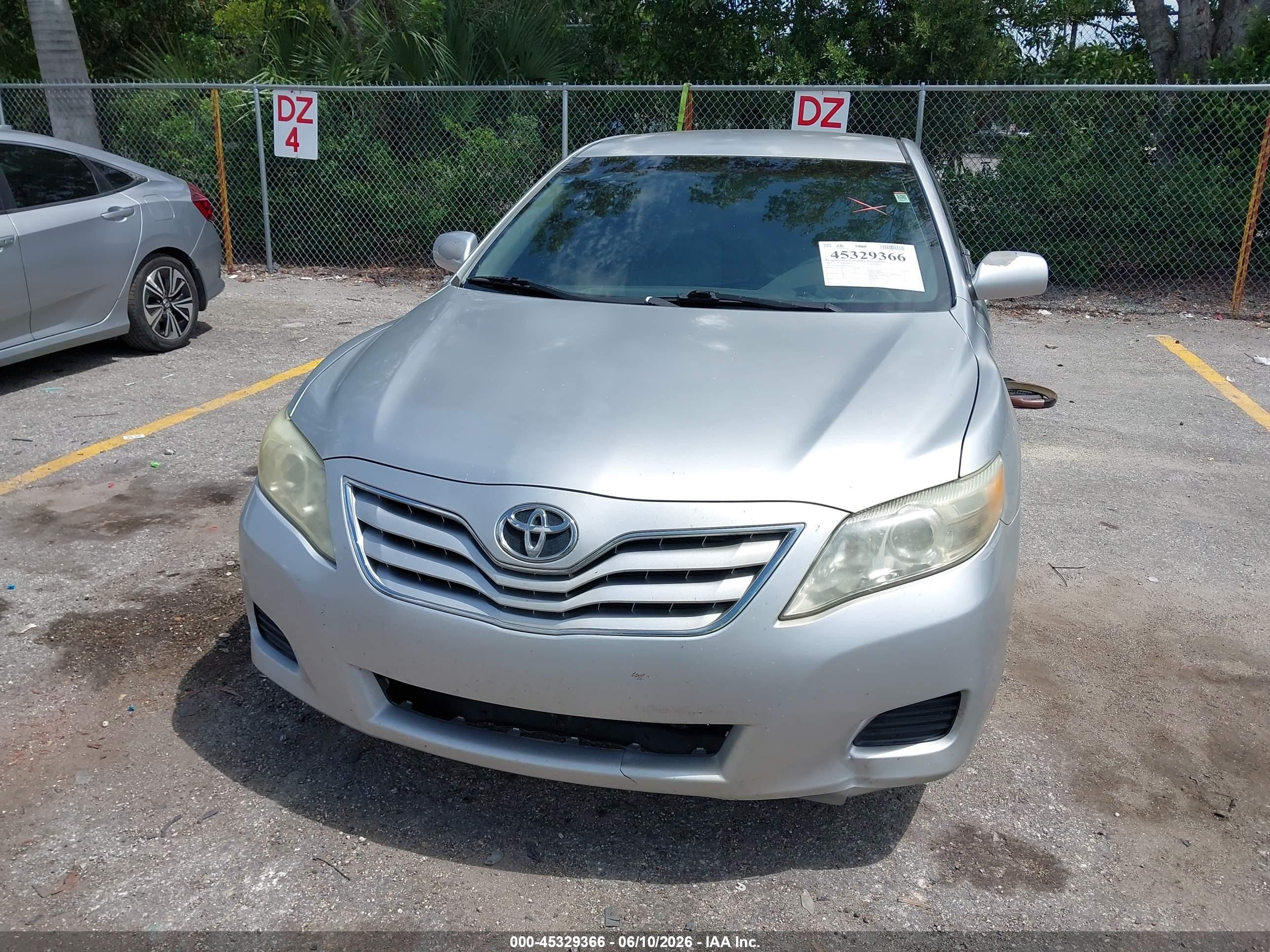 2011 Toyota Camry Le Серебряный vin: 4T1BF3EK4BU763312