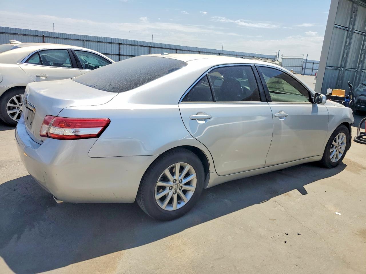 2011 Toyota Camry Xle Silver vin: 4T1BF3EK4BU766209