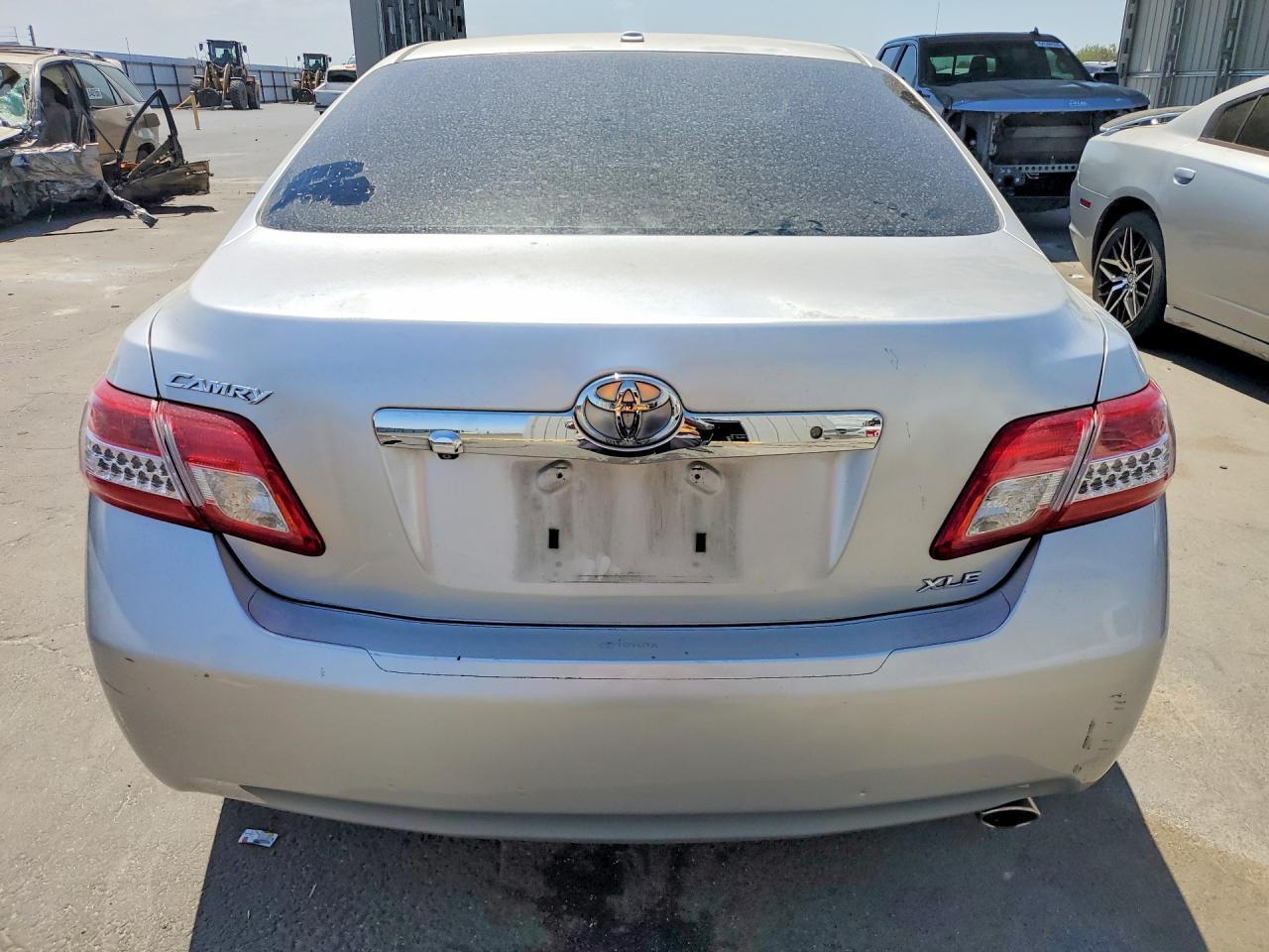 2011 Toyota Camry Xle Silver vin: 4T1BF3EK4BU766209
