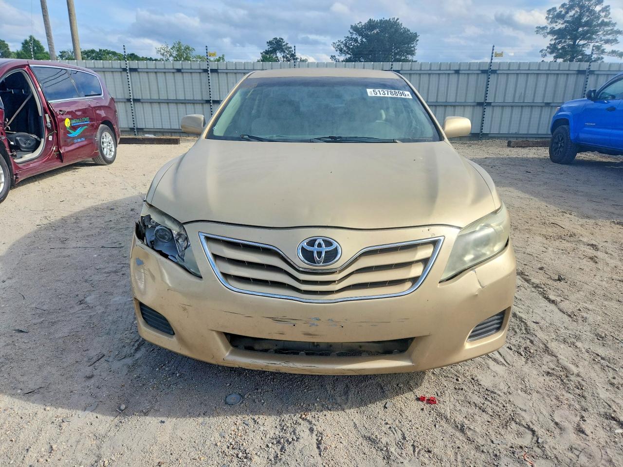 2011 Toyota Camry Le Gold vin: 4T1BF3EK4BU769126