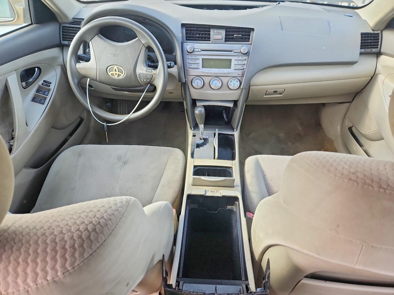 2011 Toyota Camry Le Gold vin: 4T1BF3EK4BU769126
