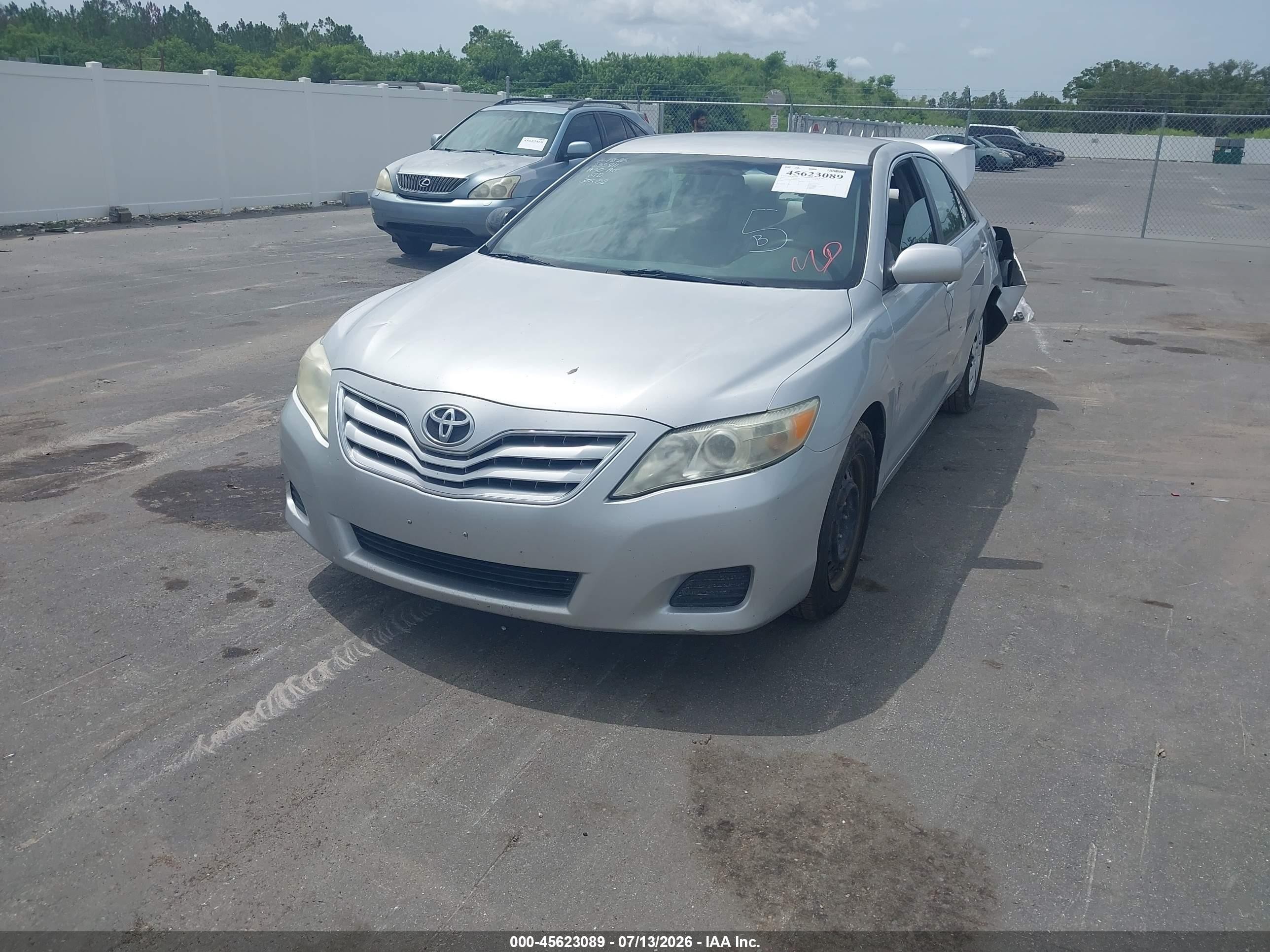 2011 Toyota Camry Le Silver vin: 4T1BF3EK4BU776187