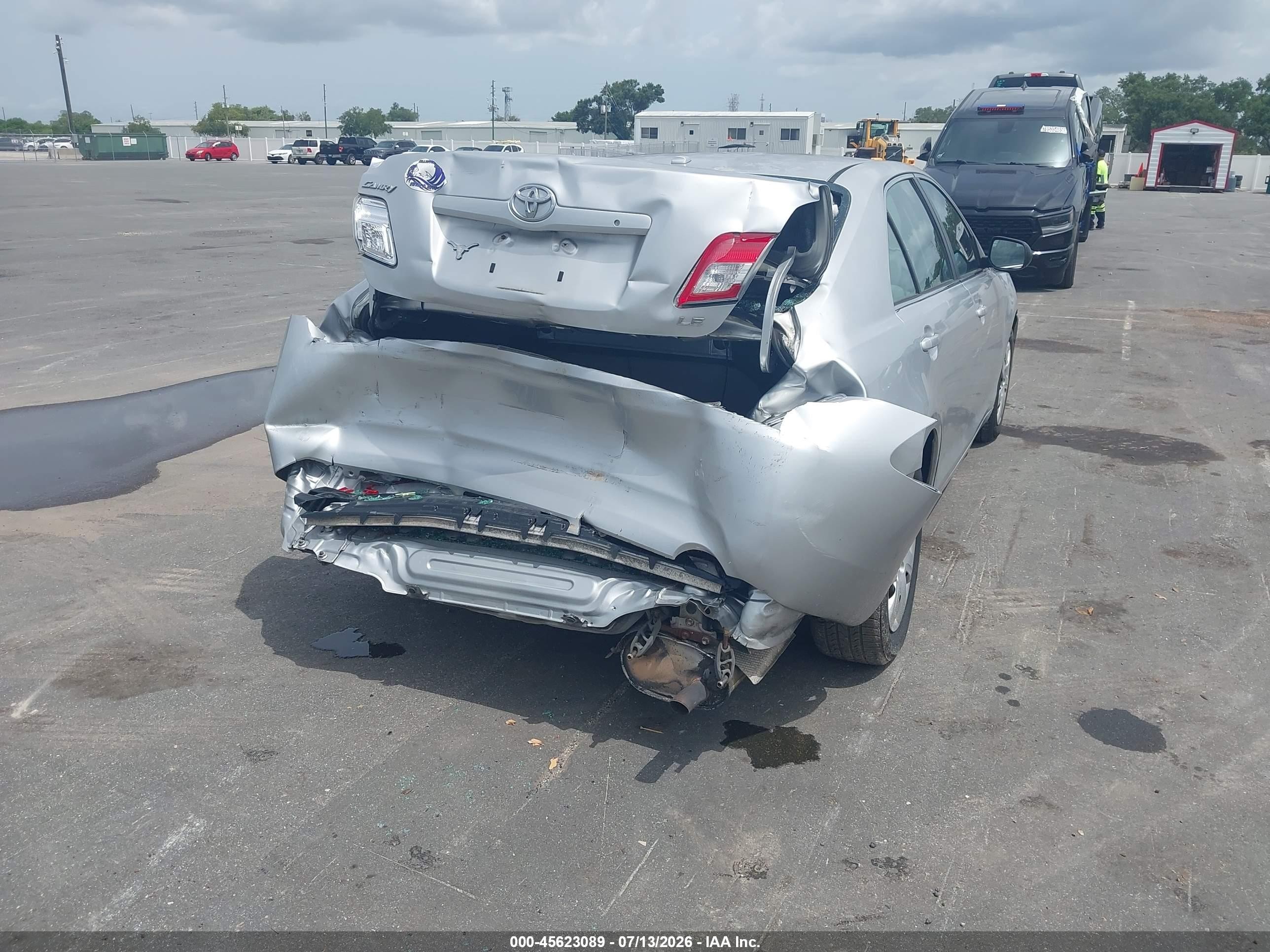 2011 Toyota Camry Le Silver vin: 4T1BF3EK4BU776187