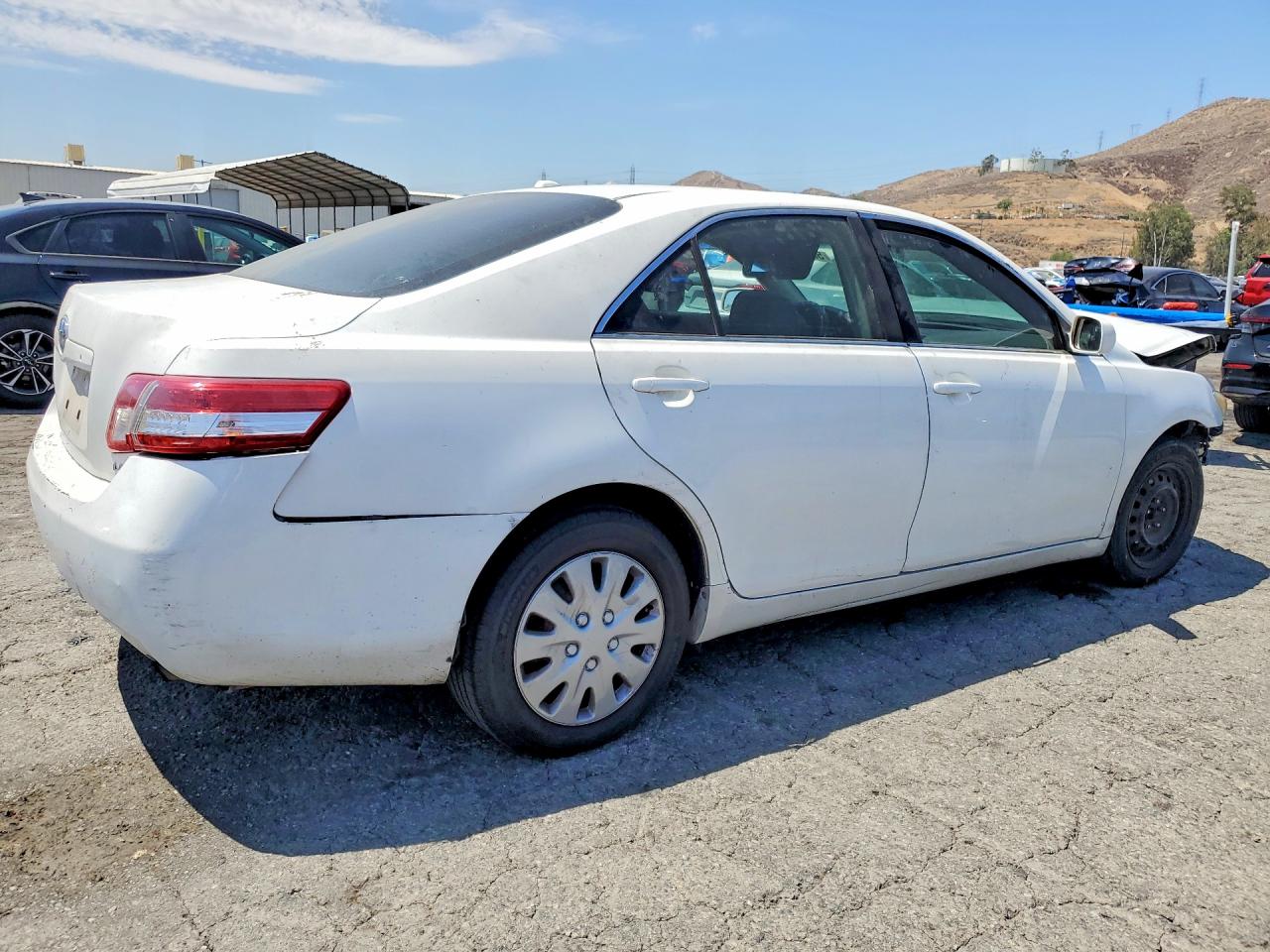 2011 Toyota Camry Le White vin: 4T1BF3EK4BU777209
