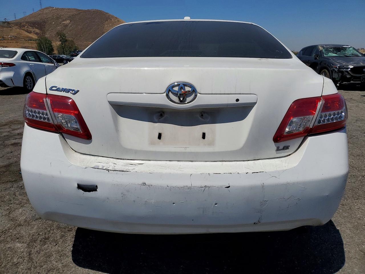 2011 Toyota Camry Le White vin: 4T1BF3EK4BU777209