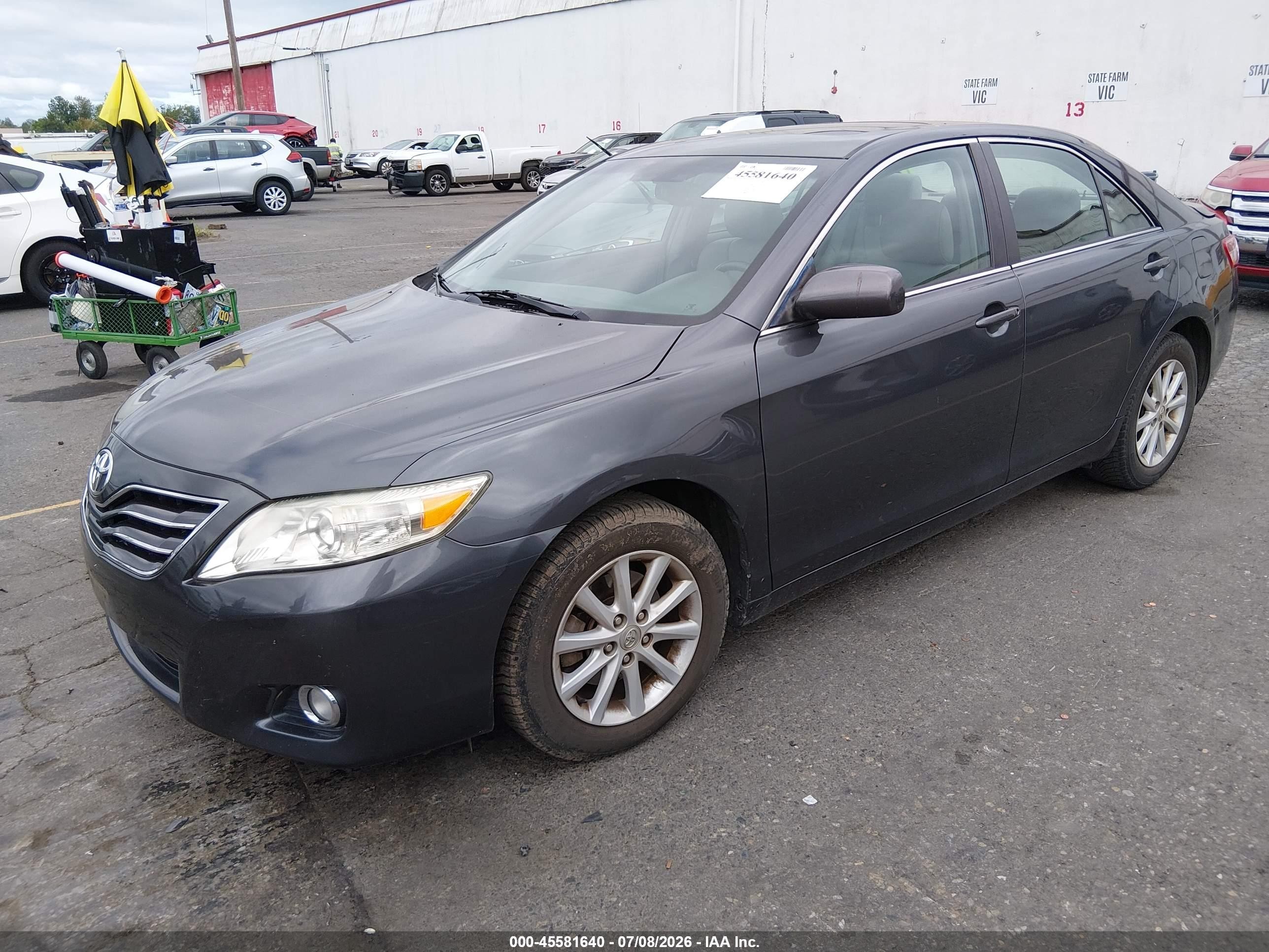 2010 Toyota Camry Xle Серый vin: 4T1BF3EK5AU004604