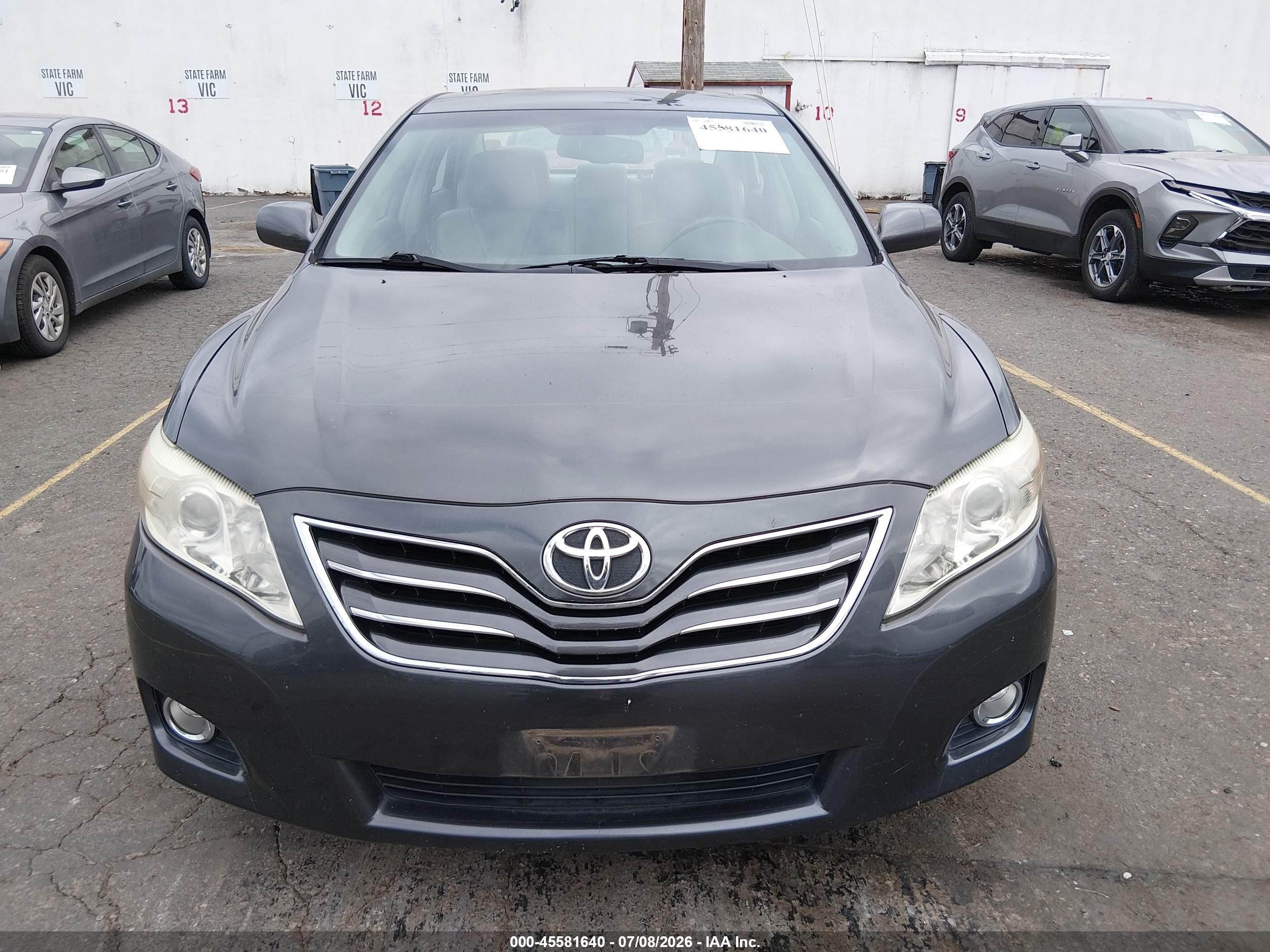 2010 Toyota Camry Xle Серый vin: 4T1BF3EK5AU004604