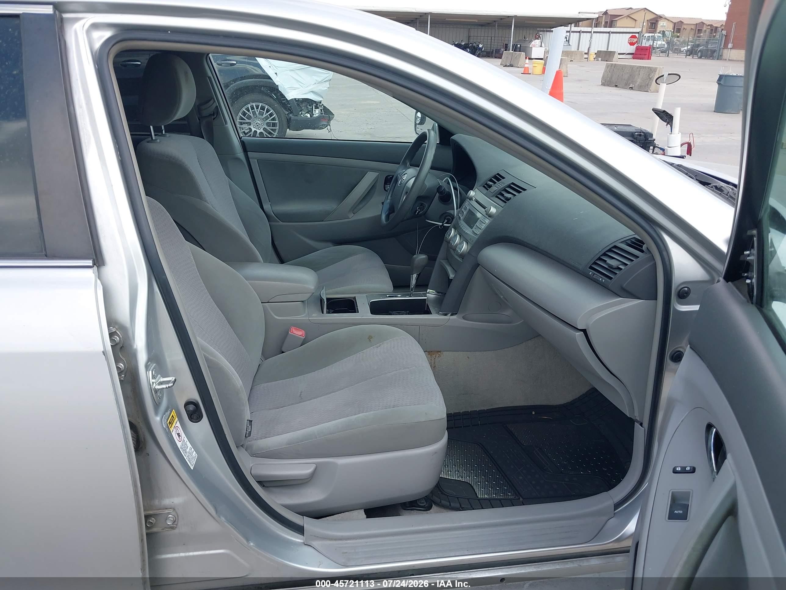2010 Toyota Camry Le Silver vin: 4T1BF3EK5AU008930