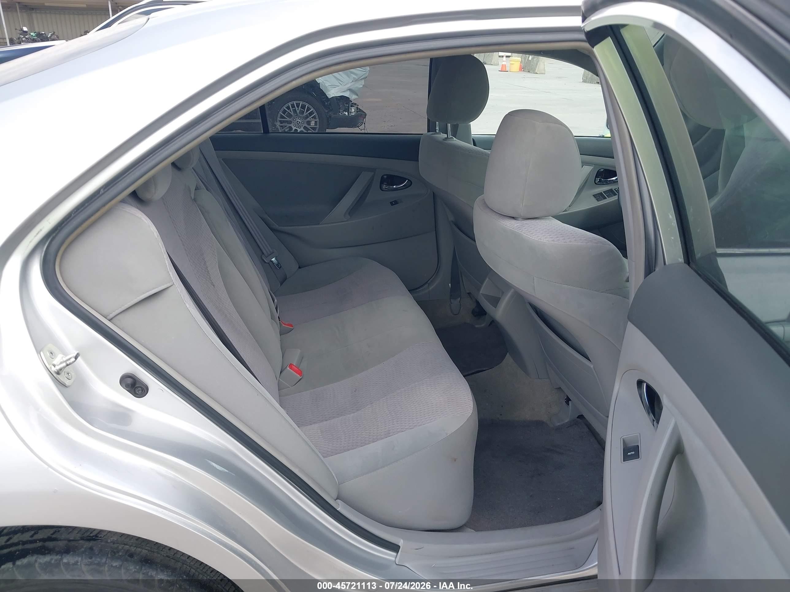 2010 Toyota Camry Le Silver vin: 4T1BF3EK5AU008930
