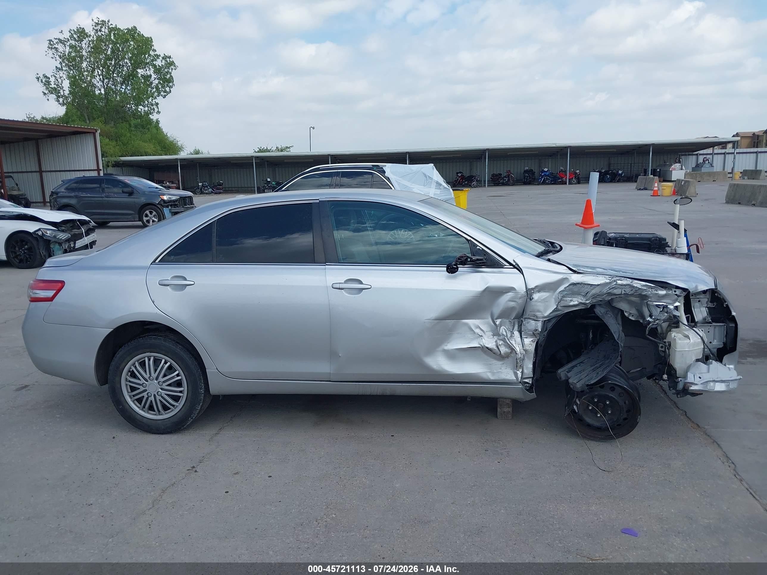 2010 Toyota Camry Le Silver vin: 4T1BF3EK5AU008930