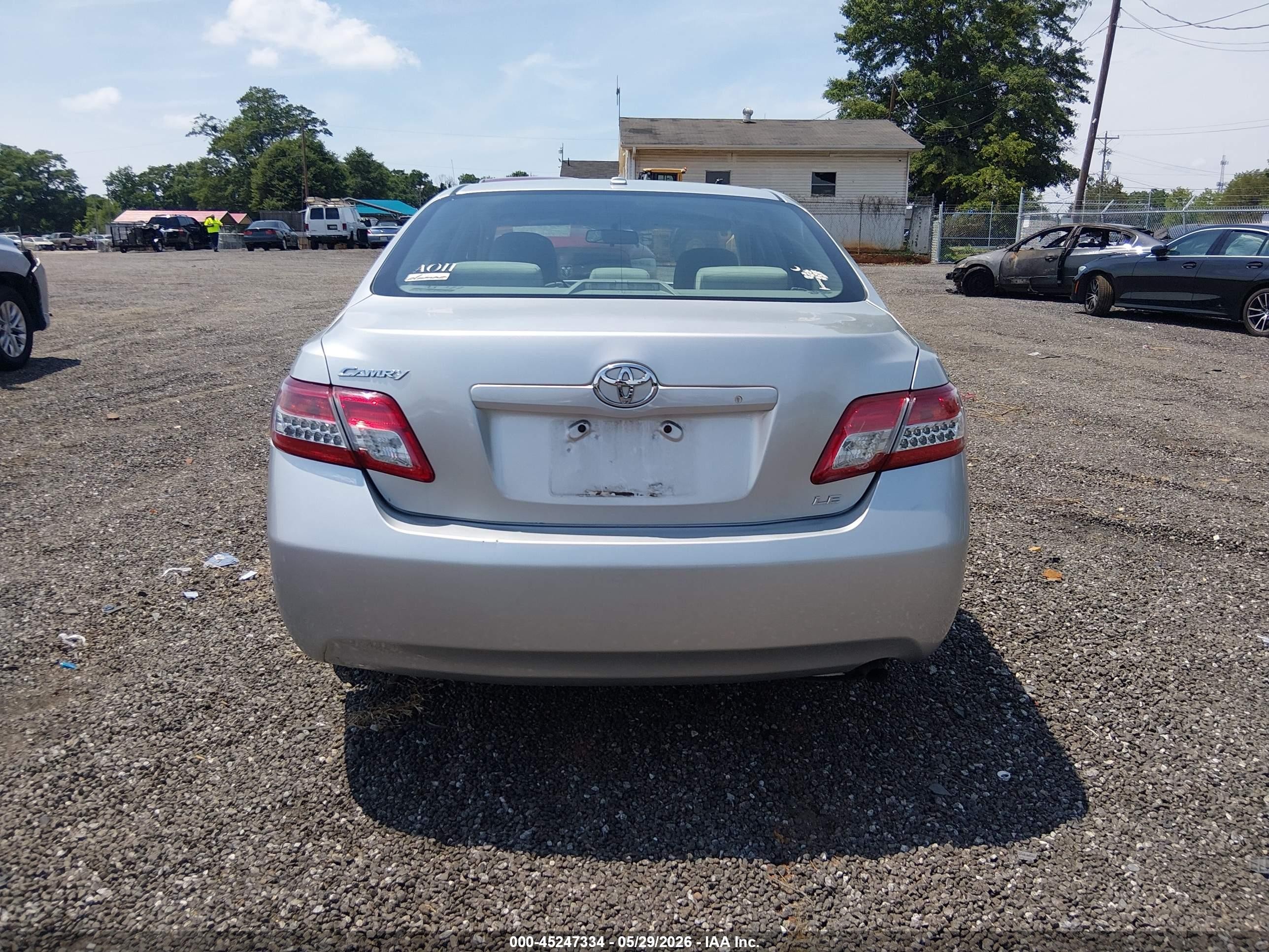 2010 Toyota Camry Le Silver vin: 4T1BF3EK5AU011617