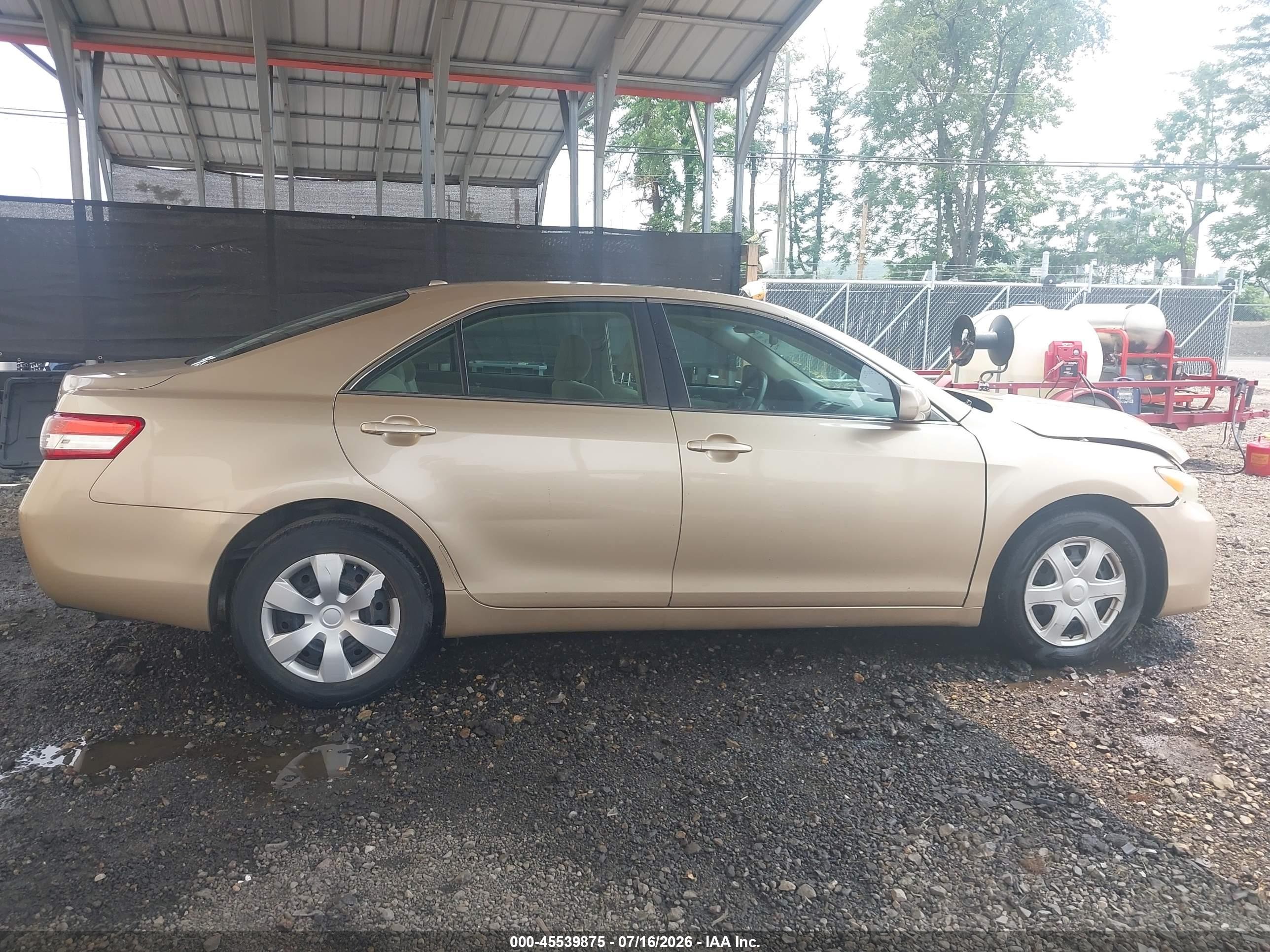 2010 Toyota Camry Le Золотой vin: 4T1BF3EK5AU048814